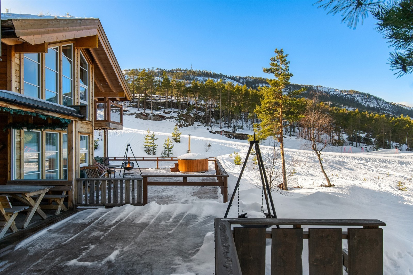 Flott uteområde med umiddelbar tilgang til skianlegget Galleribilde