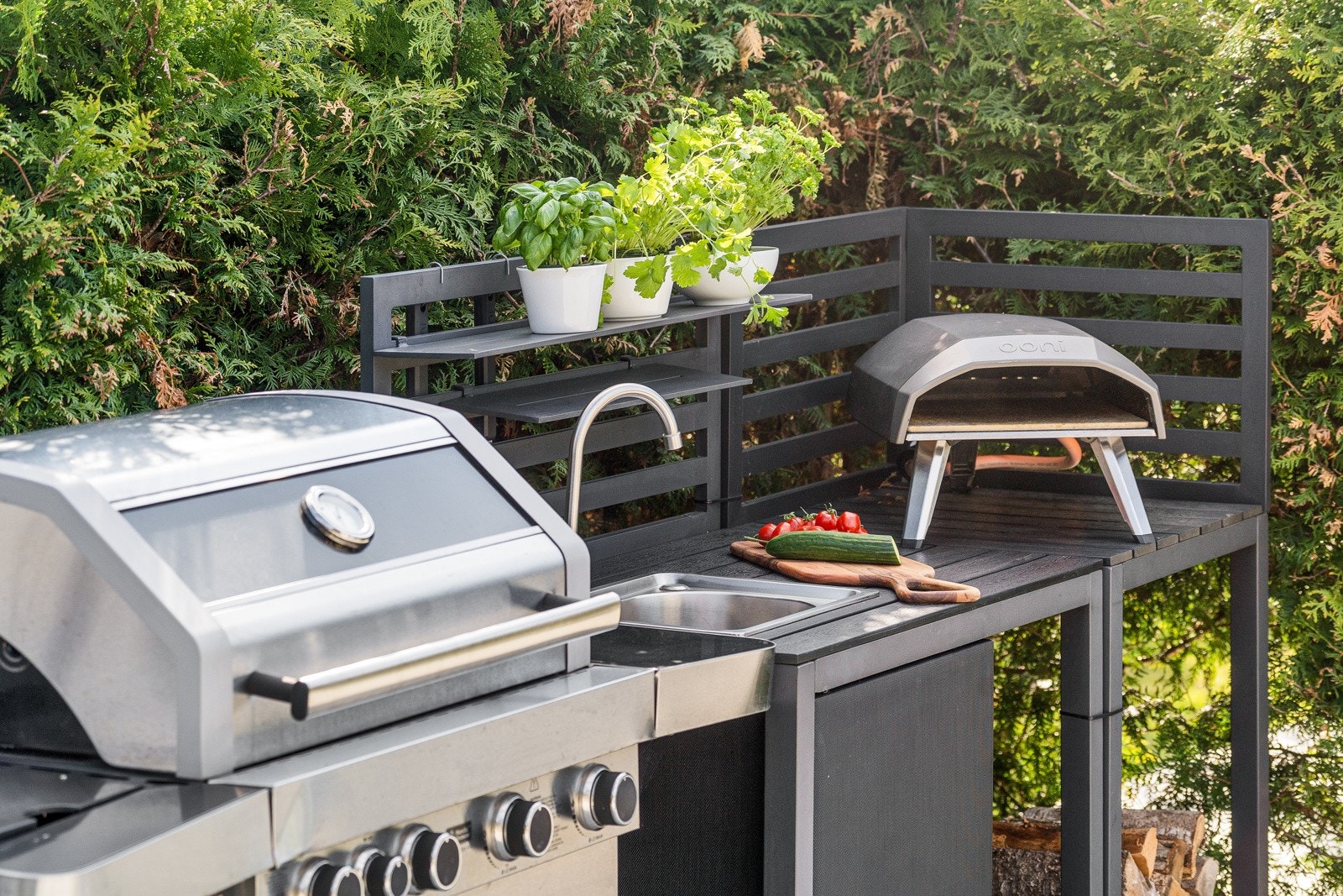 Terrassekos med grilling og pizzabaking passer for alle Galleribilde
