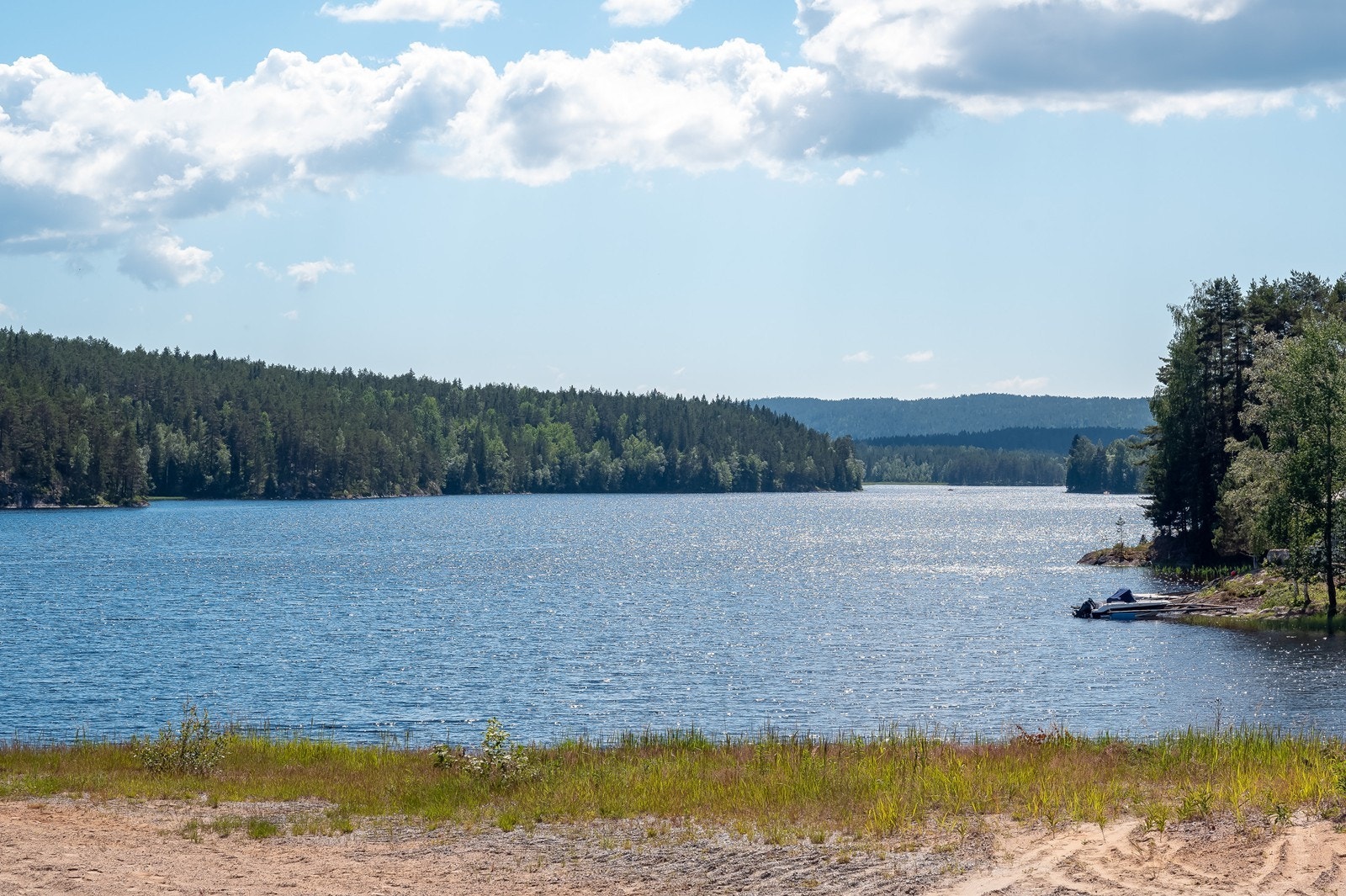 Med tøffelavstand til vannet så kan en dupp i vannet hver morgen sommerstid være på sin plass. Galleribilde
