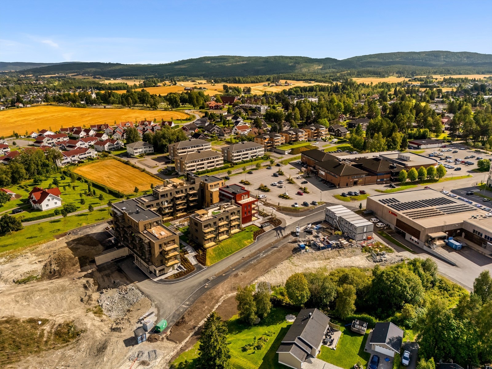 Nyoppført sameie Aursmoen, 2 min. gange til Aurskog senter. Galleribilde