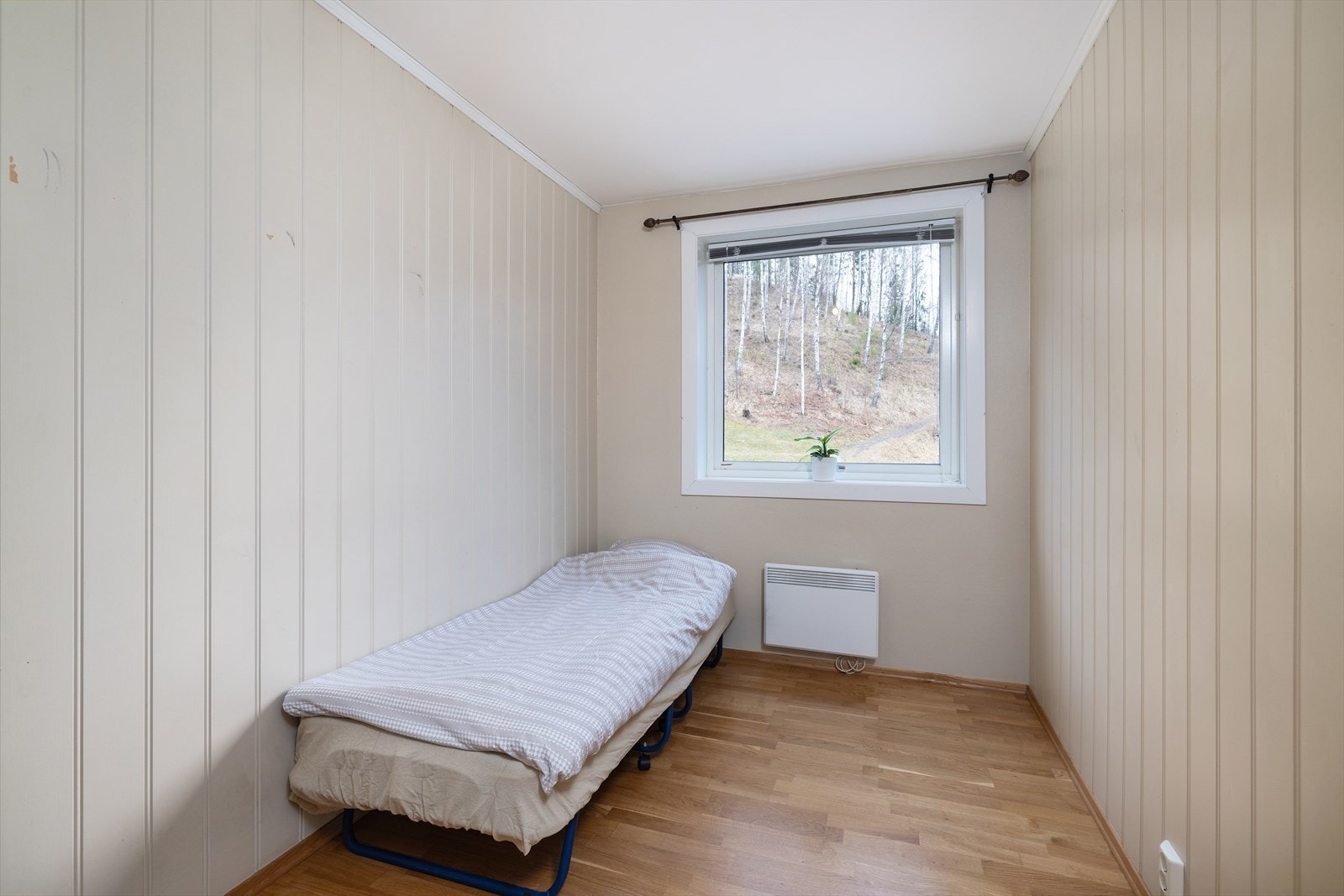 Også her er det parkett på gulvet og vindu som gir naturlig lys. Galleribilde