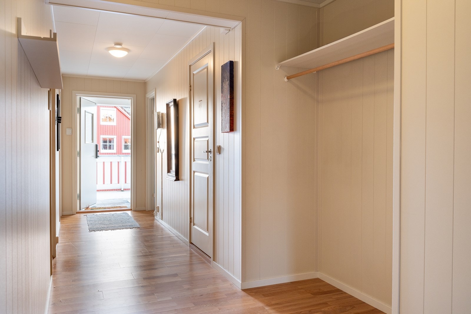 Entréen er på hele 14m² og byr på gode oppbevaringsmuligheter. Galleribilde
