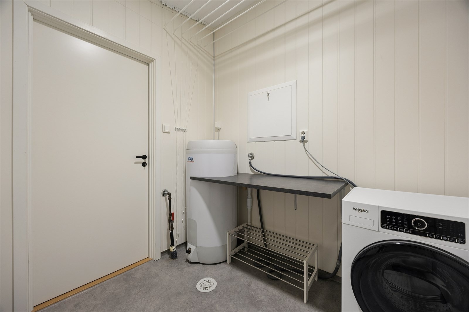 Vaskerommet har også en 200-liters varmtvannstank og rør-i-rør-system. Galleribilde