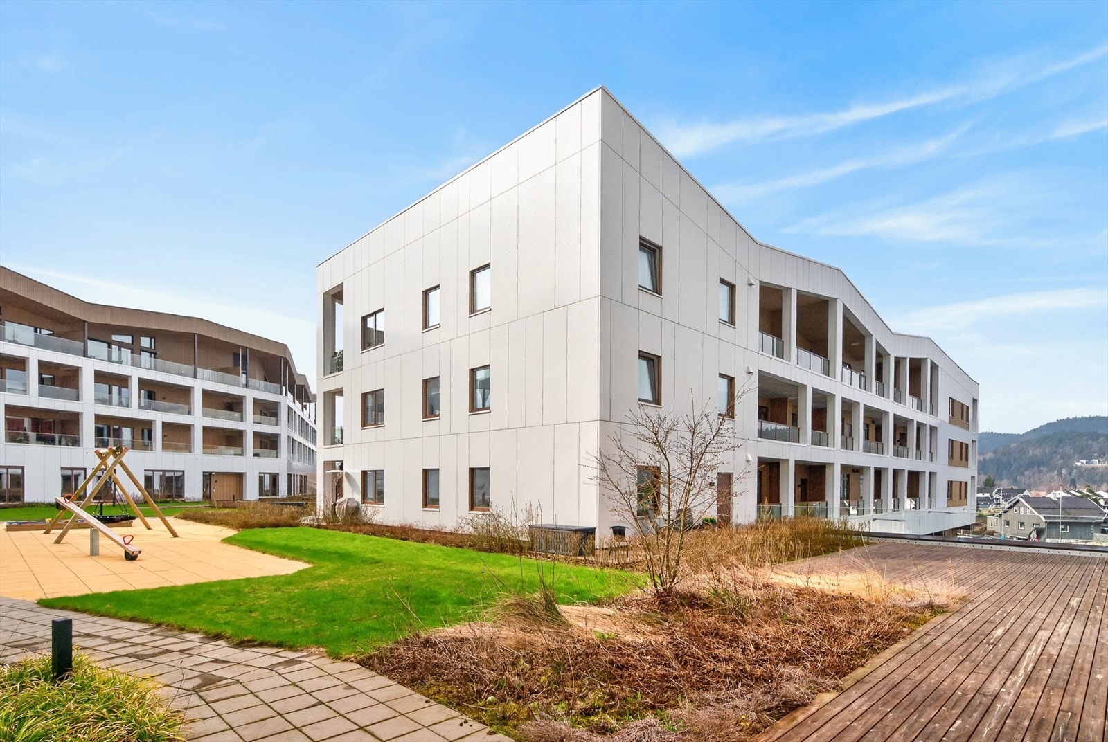 Endeleiligheten er omkranset av felles atriumhage Galleribilde