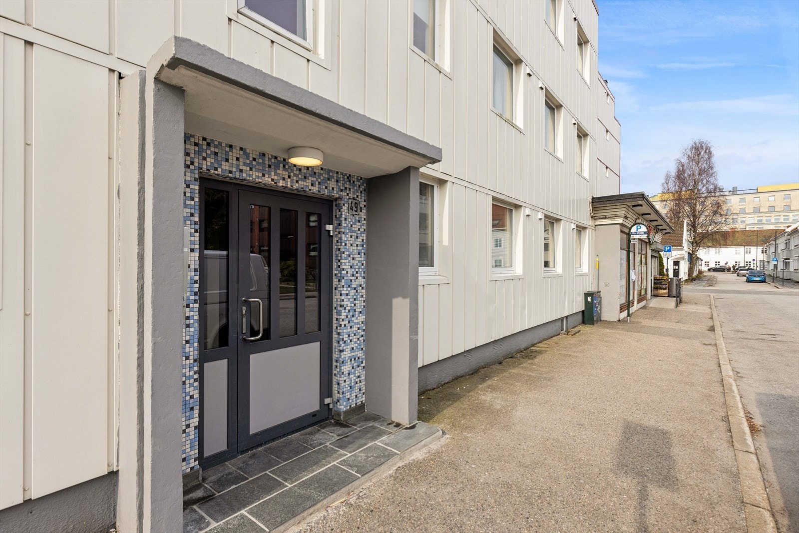 Leiligheten ligger i 1. etasje i Kvartal 11 borettslag, med enkel adkomst. Galleribilde