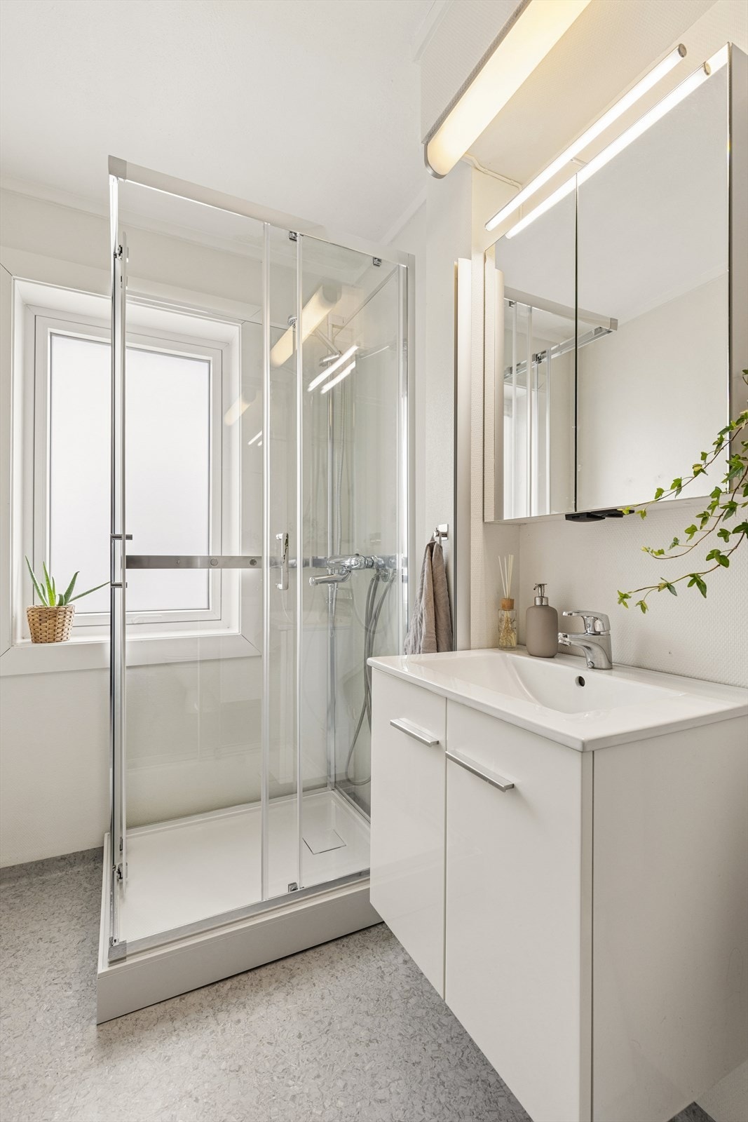 Badet har varmekabler i gulvet for økt komfort. Galleribilde