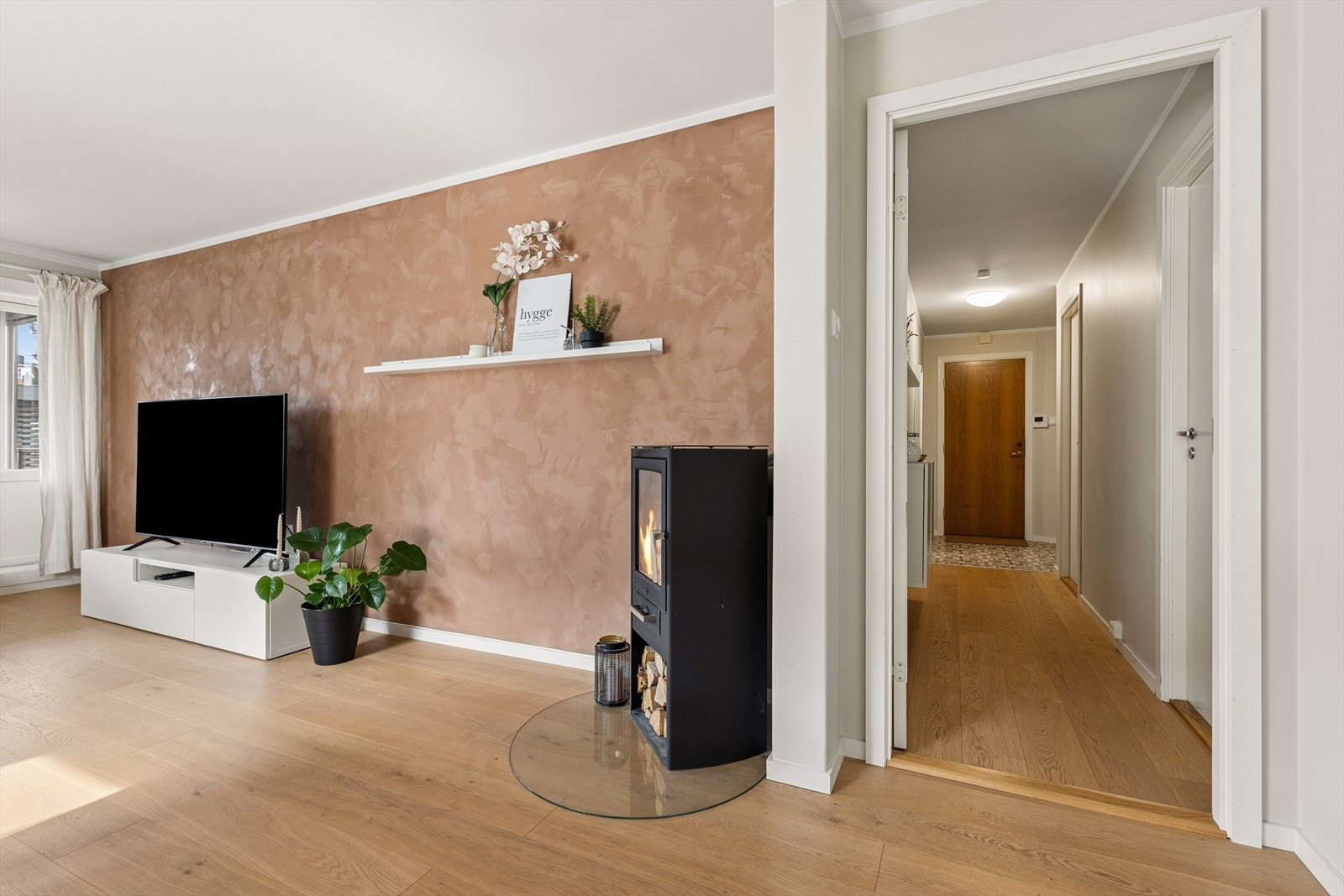 Ny peisovn ble satt inn i 2022 og bidrar til hygge og god stemning på kalde dager. Galleribilde