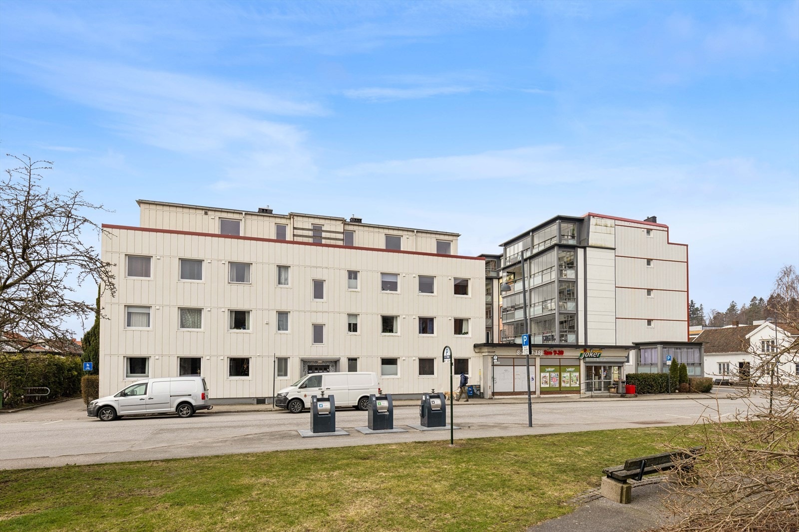 Beliggenheten er svært sentral, med dagligvarebutikken Joker rett utenfor døren. Galleribilde