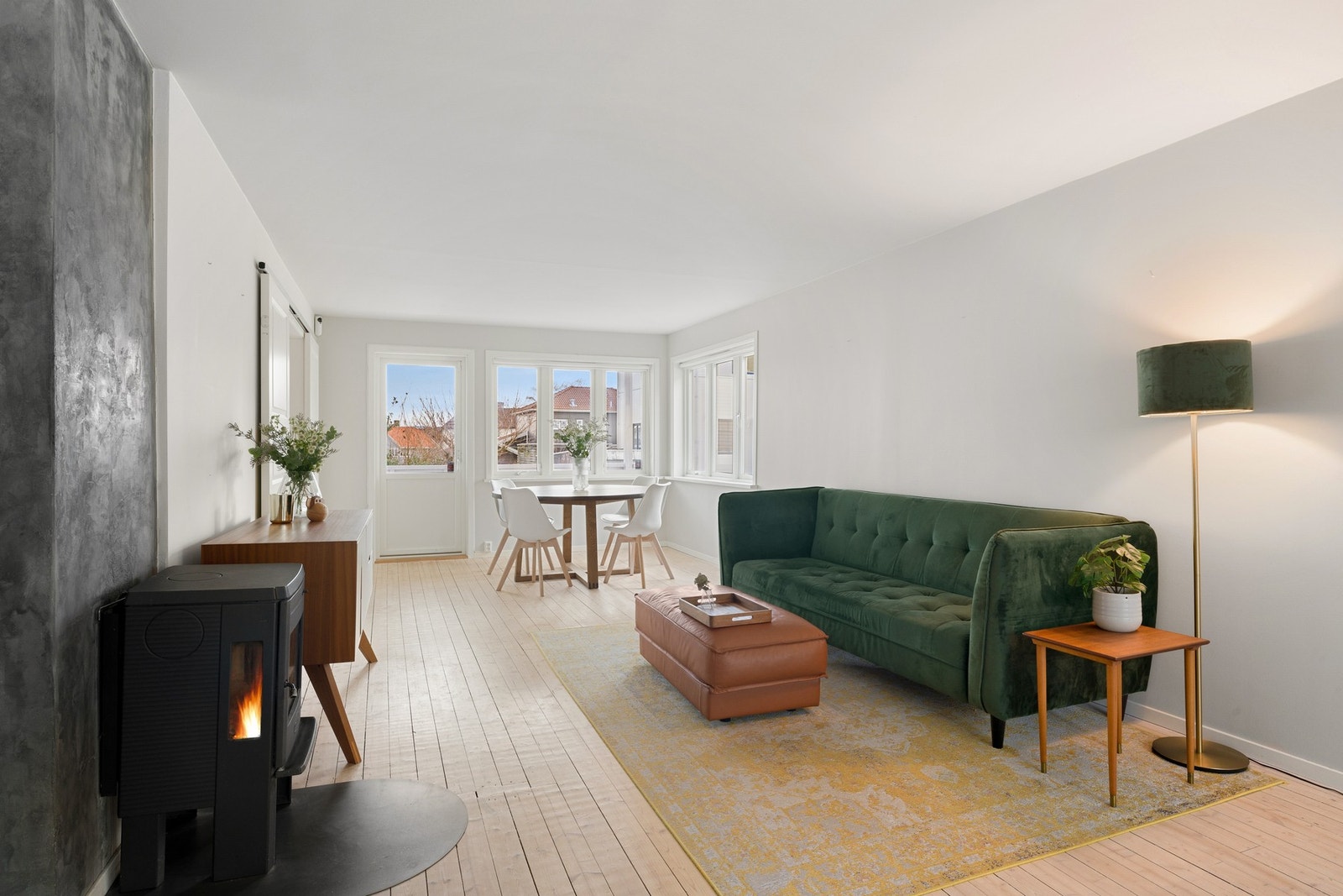 Boligen fremstår som moderne og tiltalende, med enkelte klassiske detaljer, og ble betydelig oppgradert i perioden 2018-2023. Galleribilde
