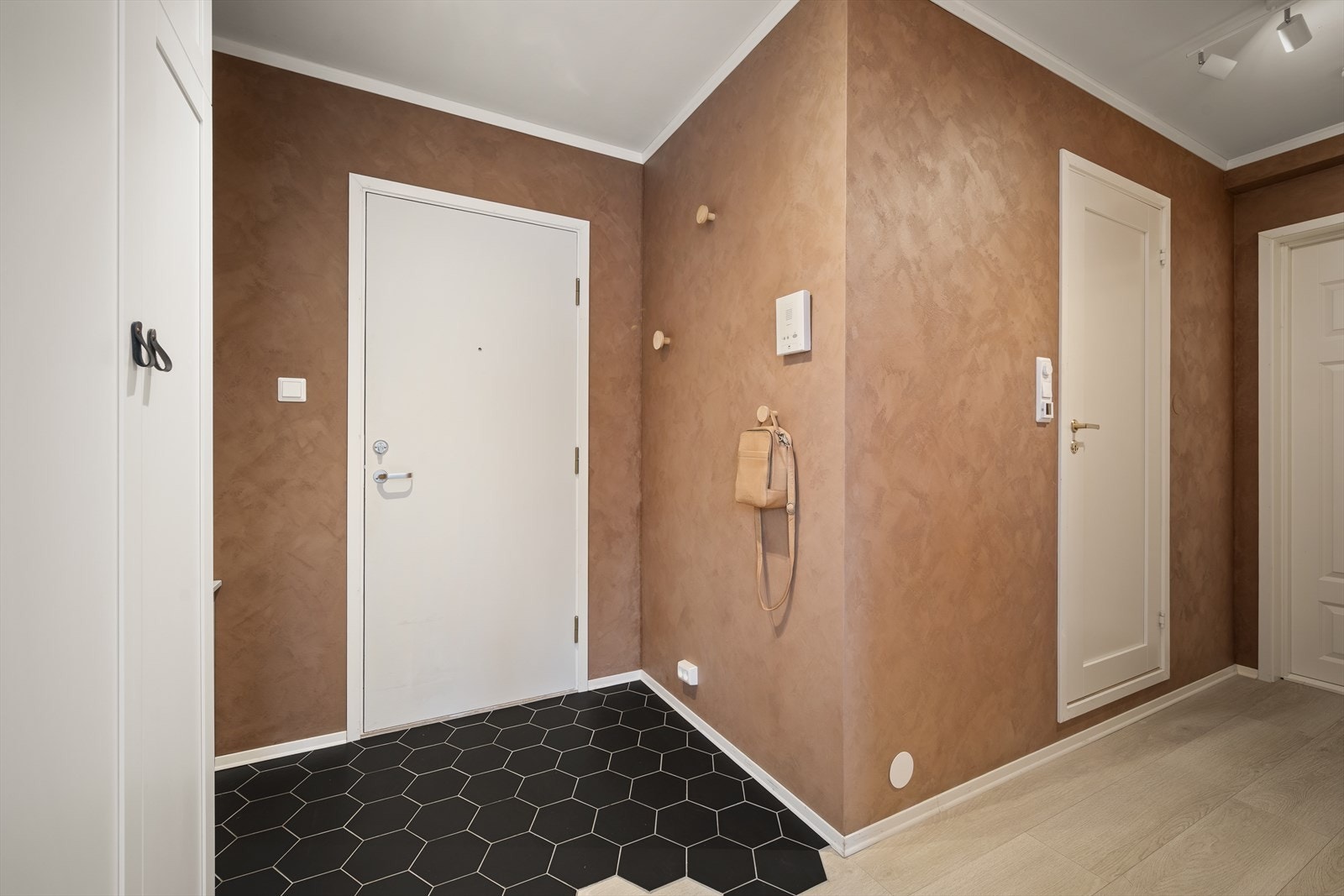 En moderne og fresh entré ønsker deg velkommen inn! Galleribilde