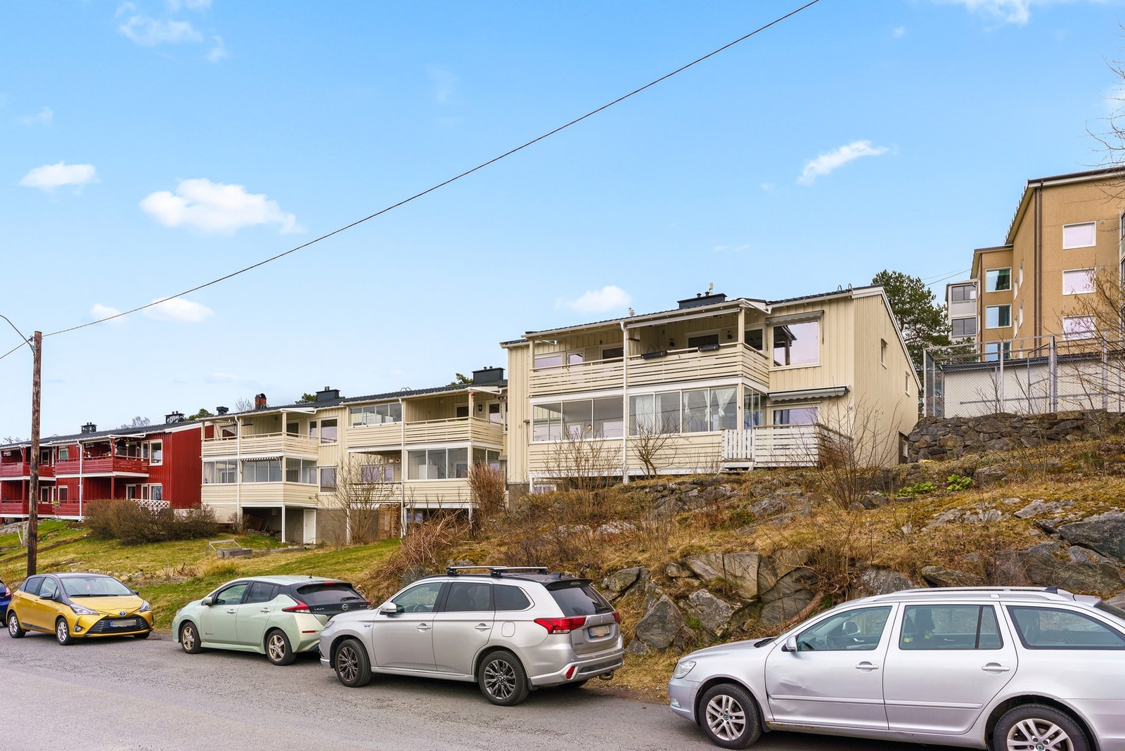 I Mekanikerveien (et minutt gange unna) finnes det også 8 offentlige ladeplasser for elbiler. Det er ellers gratis gateparkering i området og enkelt å finne plass. Galleribilde