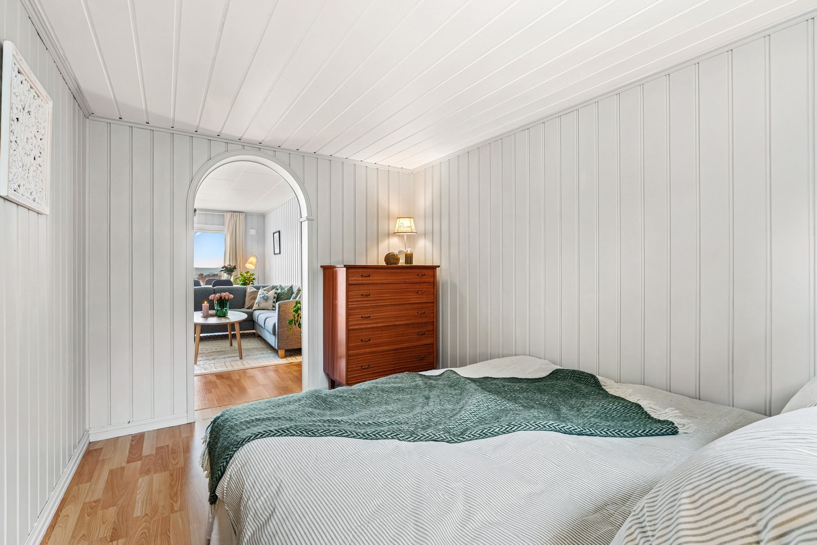 Leiligheten har for øvrig oppbevaringsplass i en bod/garderobe i entreen, i en ekstern bod i underetasjen og i en ekstern bod på til sammen ca. 7 kvm. Galleribilde