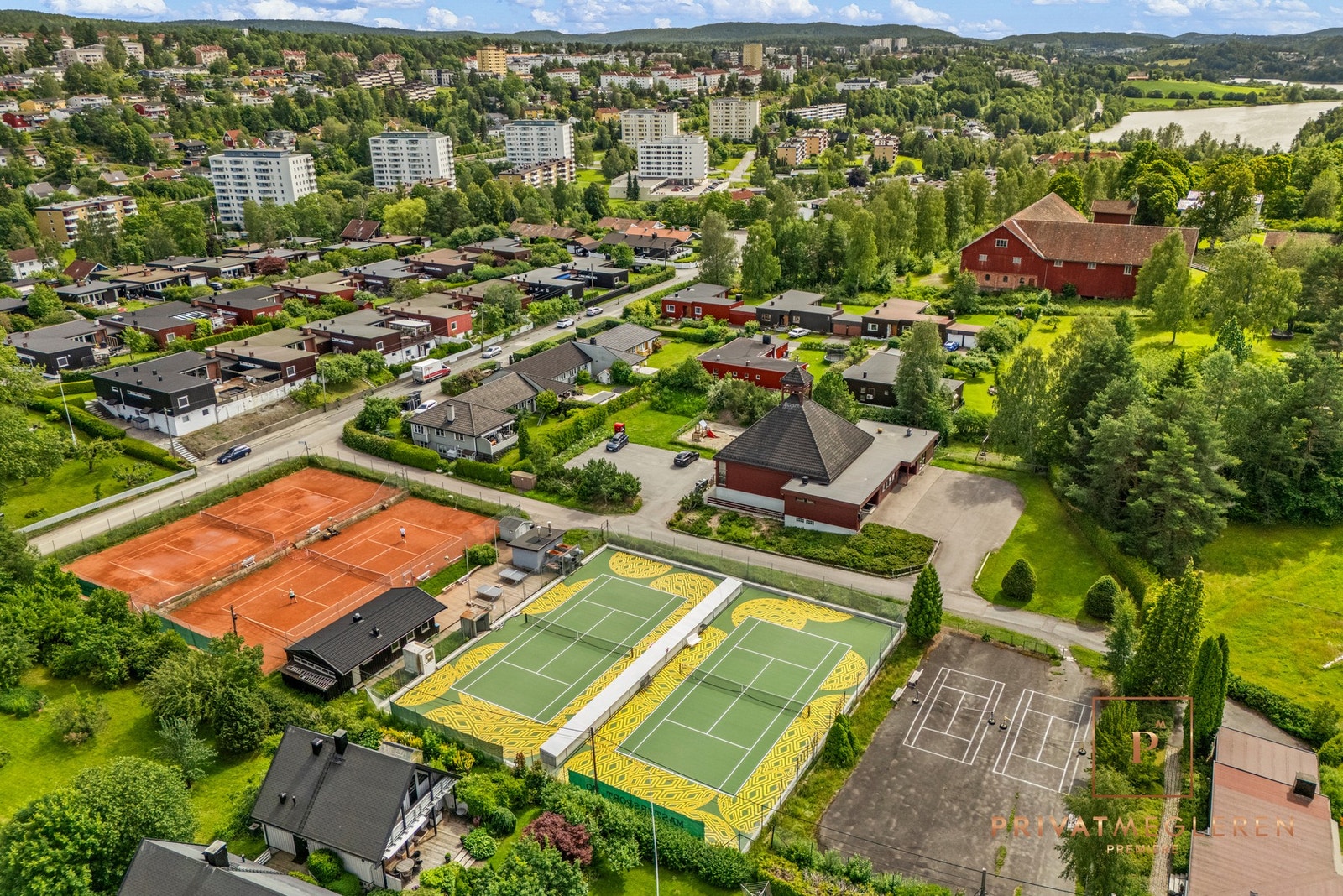 Området tilbyr et mangfold av fritidsaktiviteter, samt aktive idrettslag og foreninger. Golia tennisklubb er et godt eksempel. Galleribilde