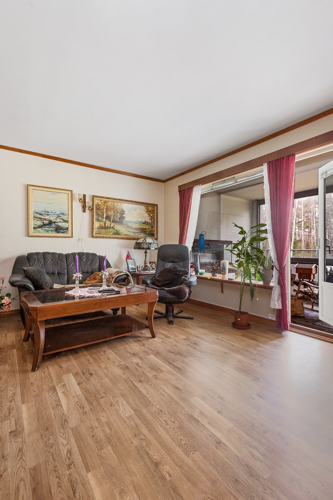 Stue med utgang veranda Galleribilde