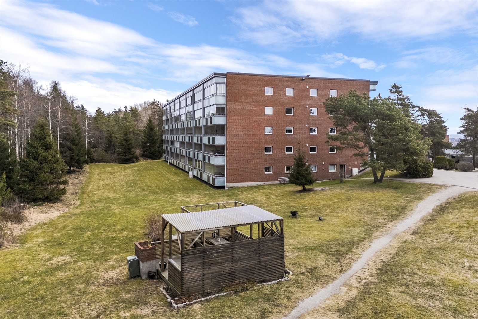 Opparbeidet felles hyggelig uteplass på fellesområdene Galleribilde