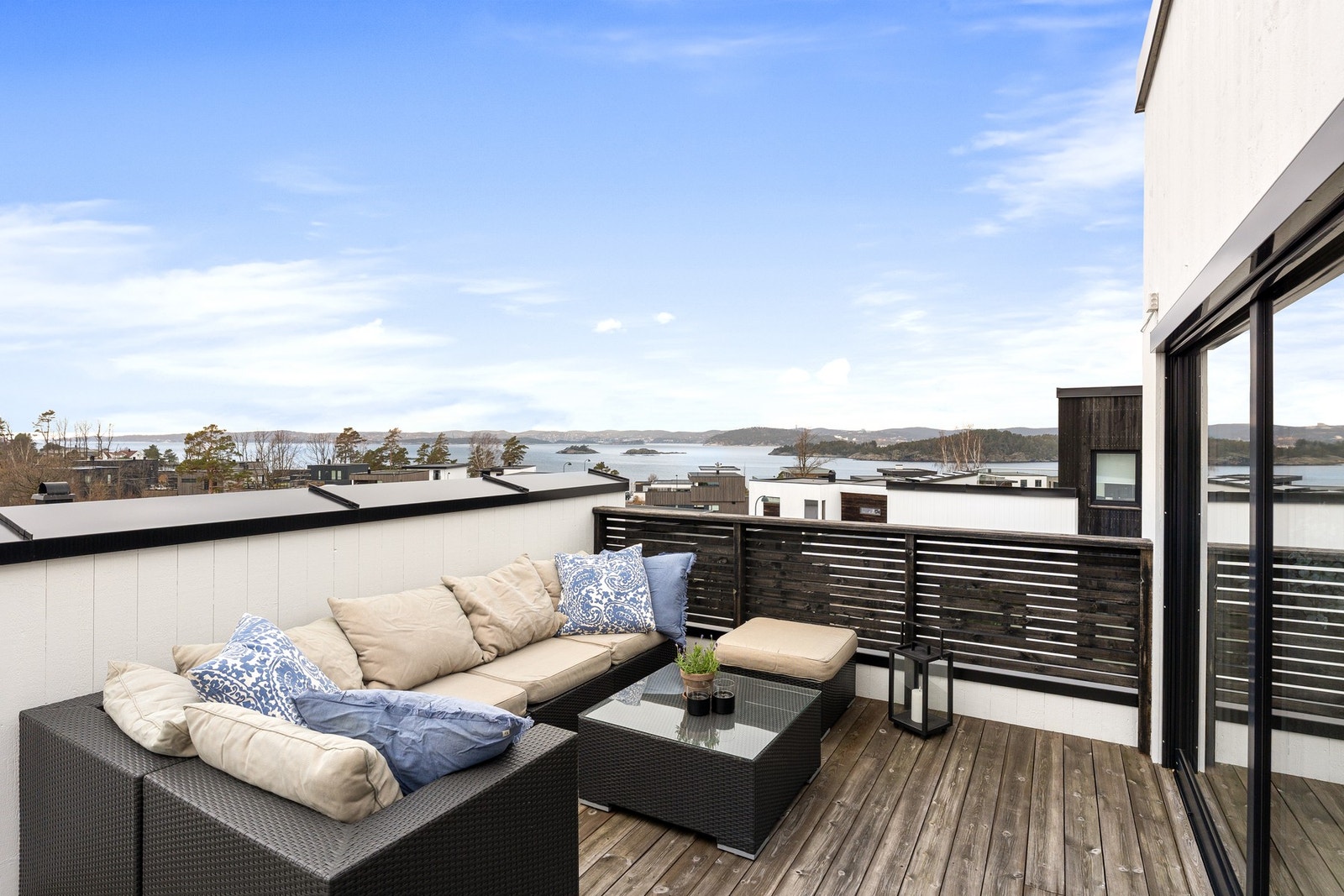 God plass til sittegruppe på takterrassen. Galleribilde