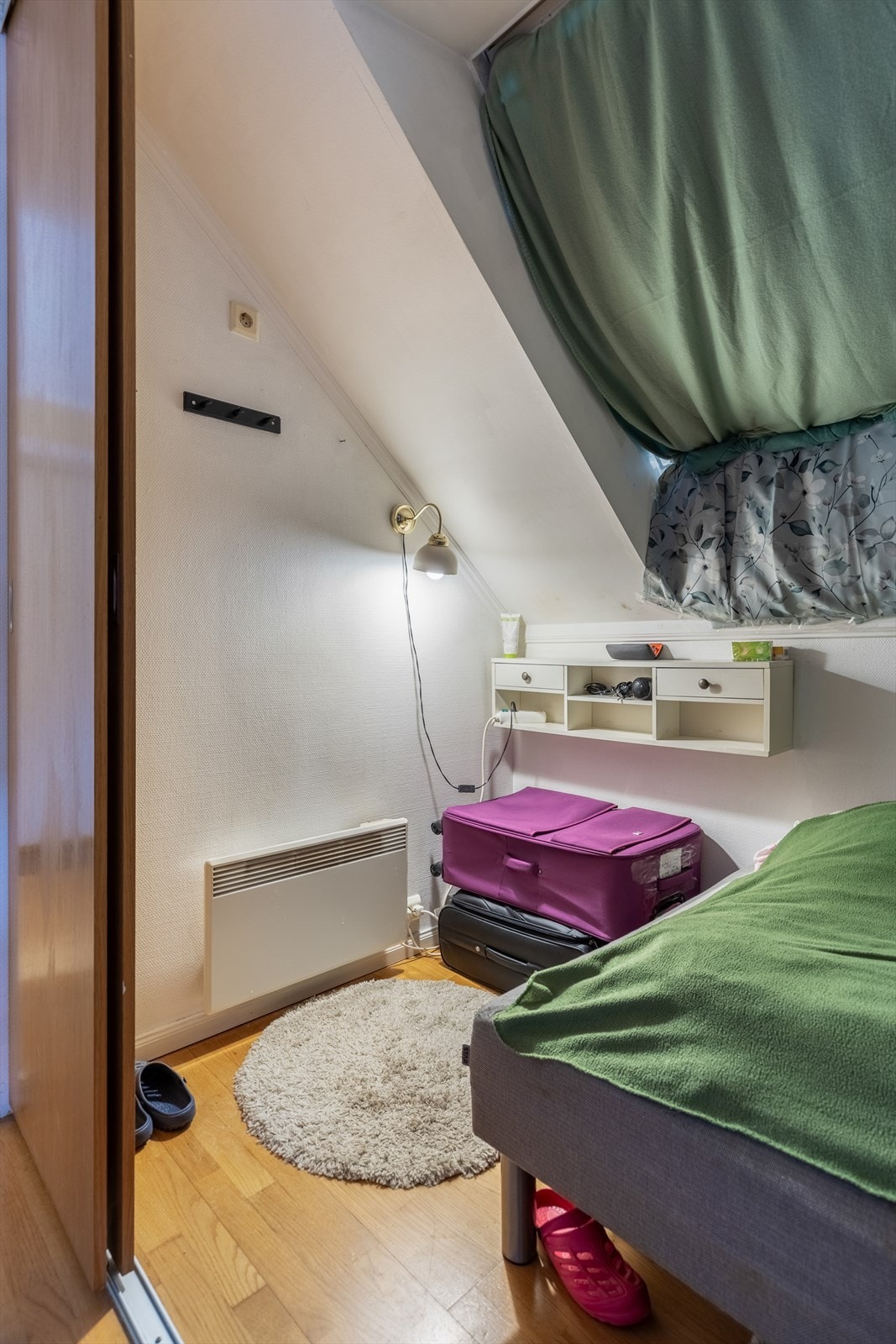 Garderobe innredet som soverom (ikke godkjent) Galleribilde