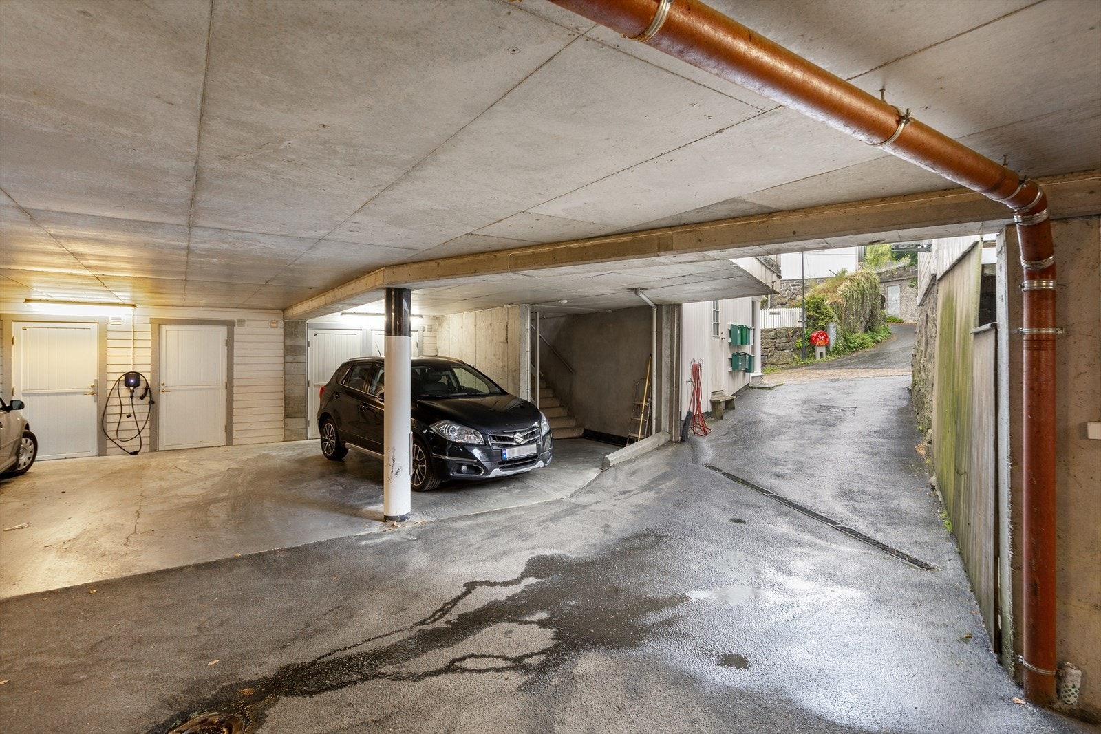 Parkering i garasje Galleribilde