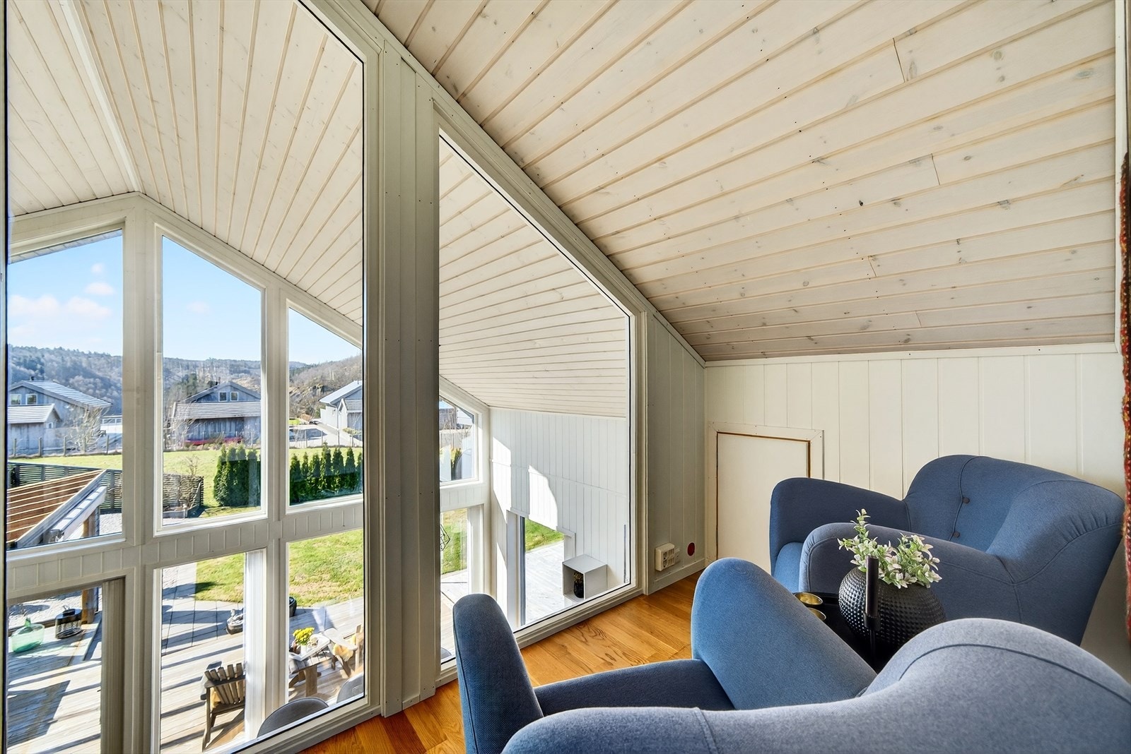 Koselig rom på hemsen med flott utsikt Galleribilde