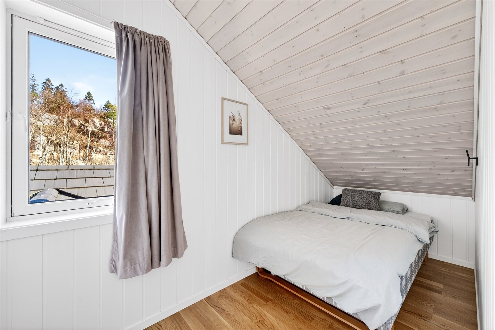 Rom på hemsen som selger har benyttet som soverom Galleribilde