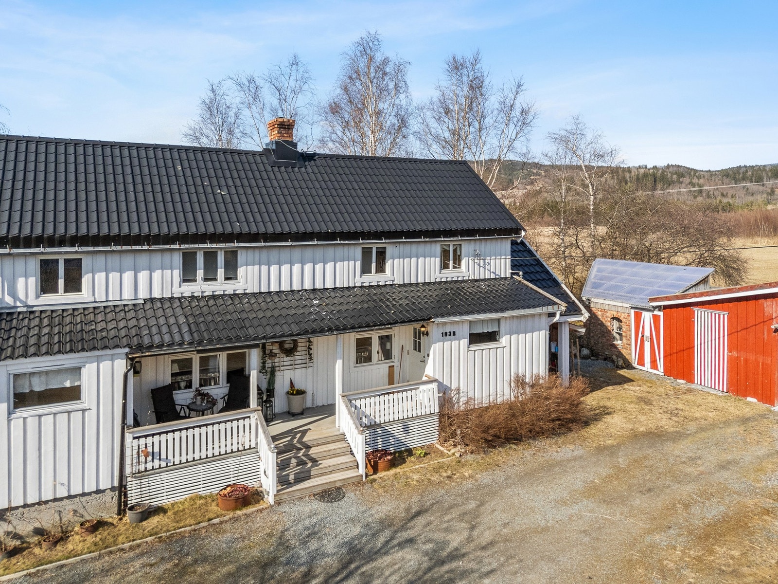Gårdsplass. Galleribilde