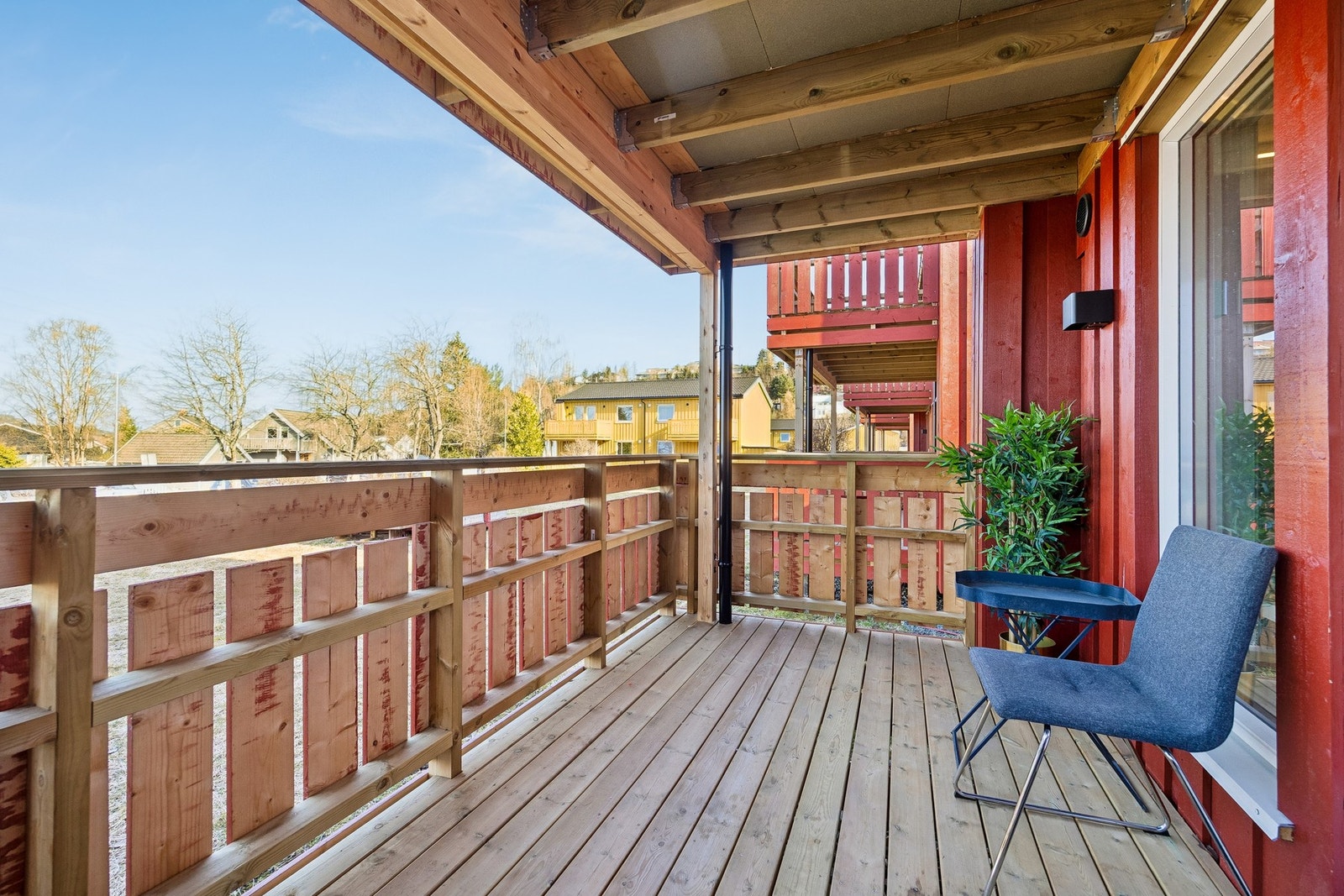 Verandaen er vestvendt og har derav meget gode solforhold. Galleribilde