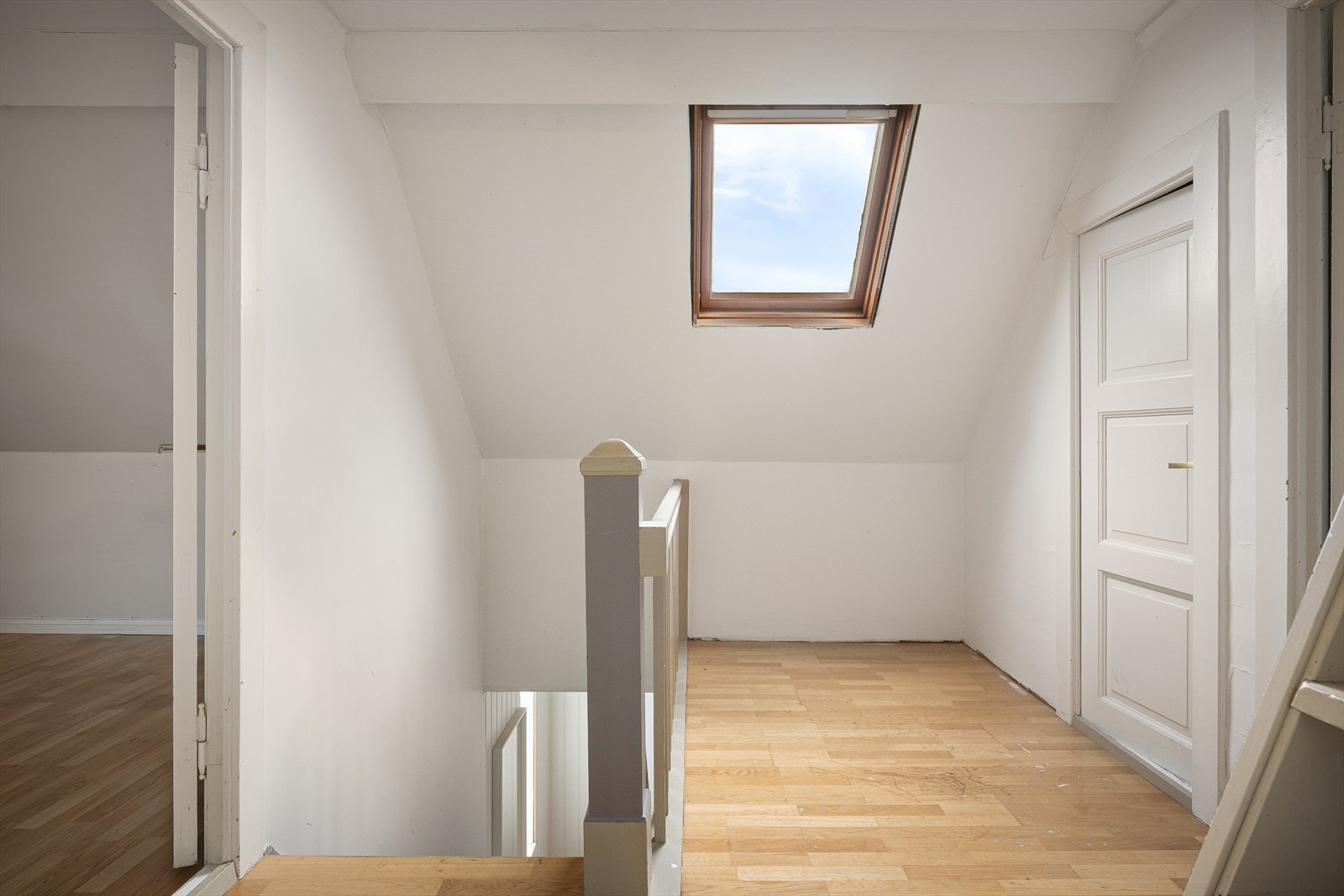 Trappegang i andre etasje. Etasjen har et bruksareal på 64 m² Galleribilde