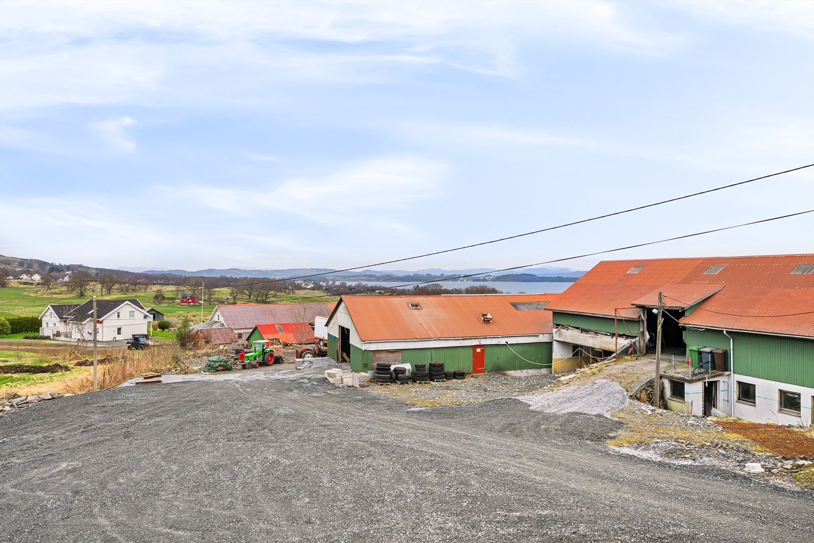 Den store løen og gårdsplassen Galleribilde