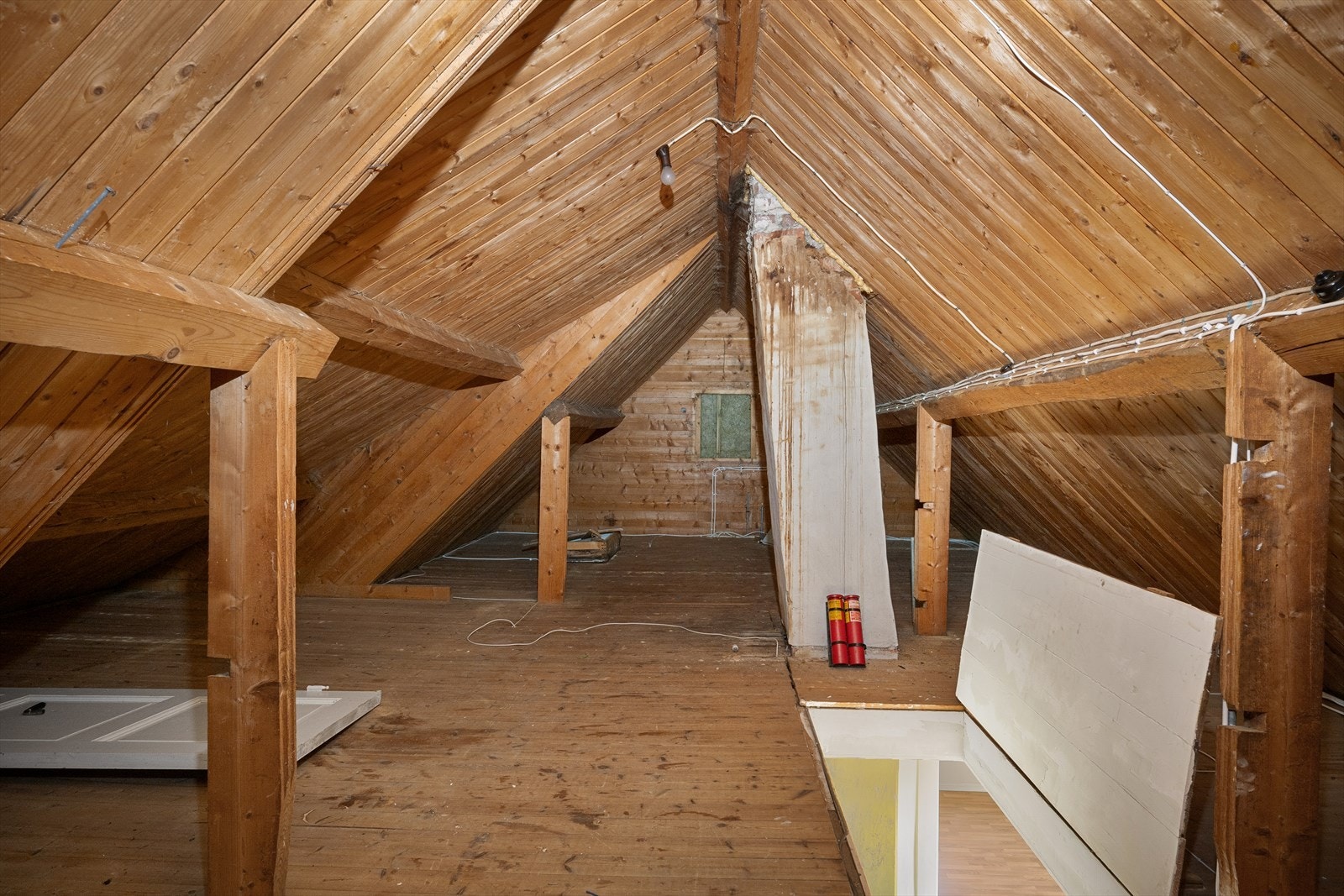Uinnredet loft gir god lagringsplass. Galleribilde