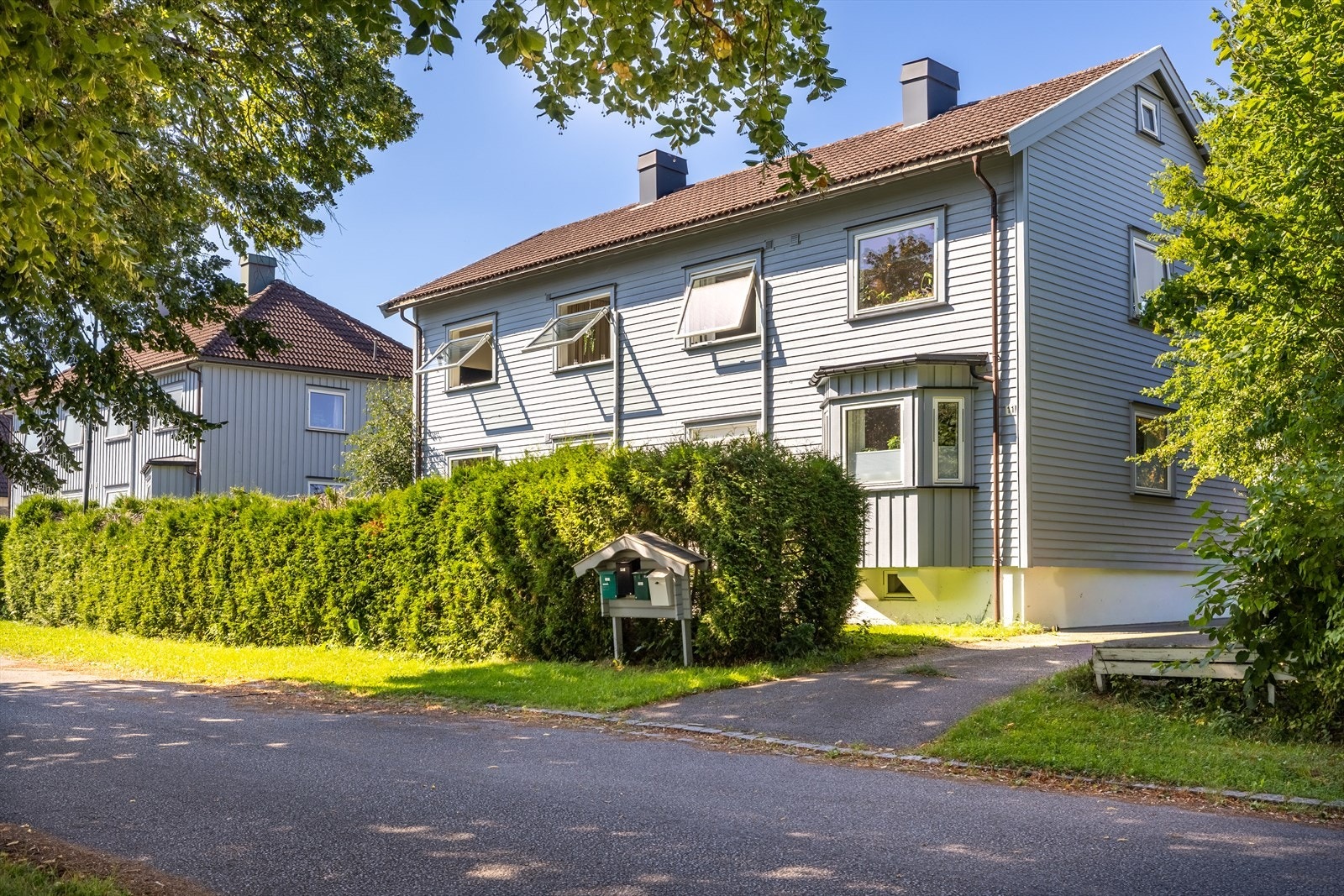Eiendommen ligger i et sentralt og etablert boligområde på Træleborg i Tønsberg kommune, med kort vei til både byliv og vakker natur Galleribilde