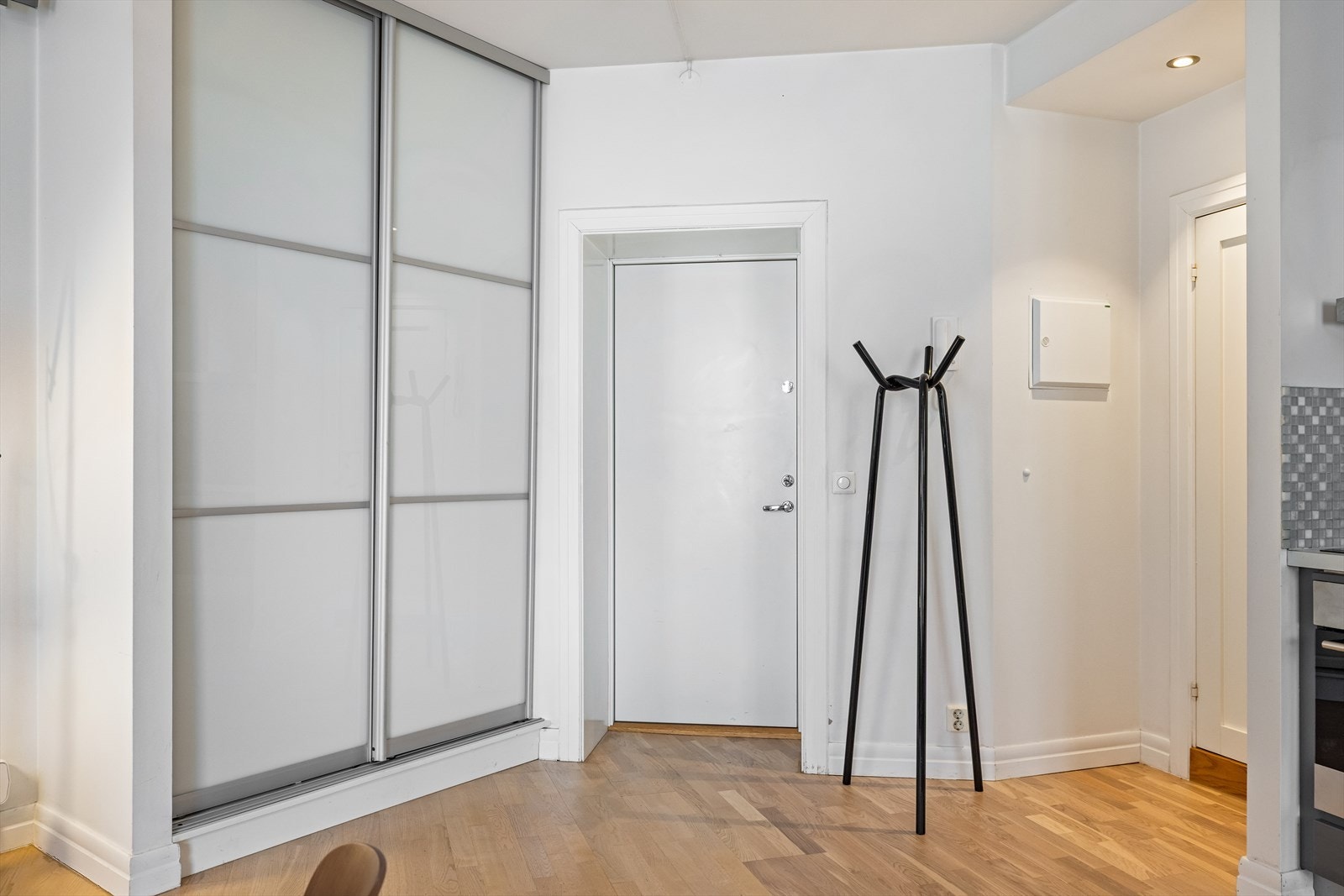 Praktisk garderobeløsning i entréen. Galleribilde