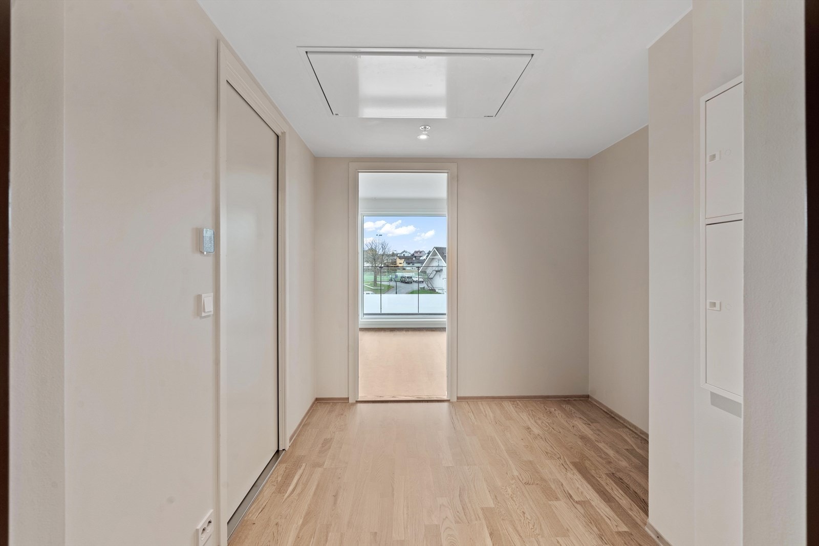 Romslig entré Galleribilde