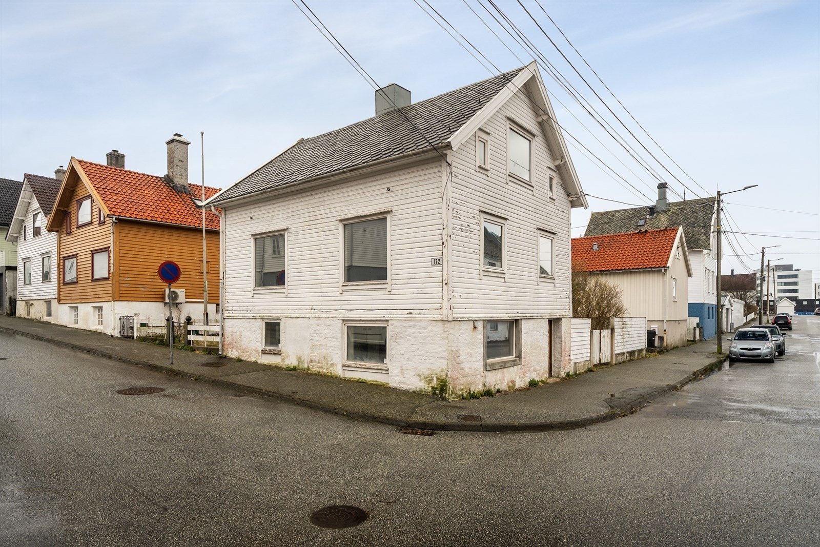Eneboligen har ukjent byggeår, men i følge matrikkelen er tidfesting for oppføring av bygget mellom 1875 og 1899. Arbeider på fasade og takflater må avklares med byantikvar. Galleribilde