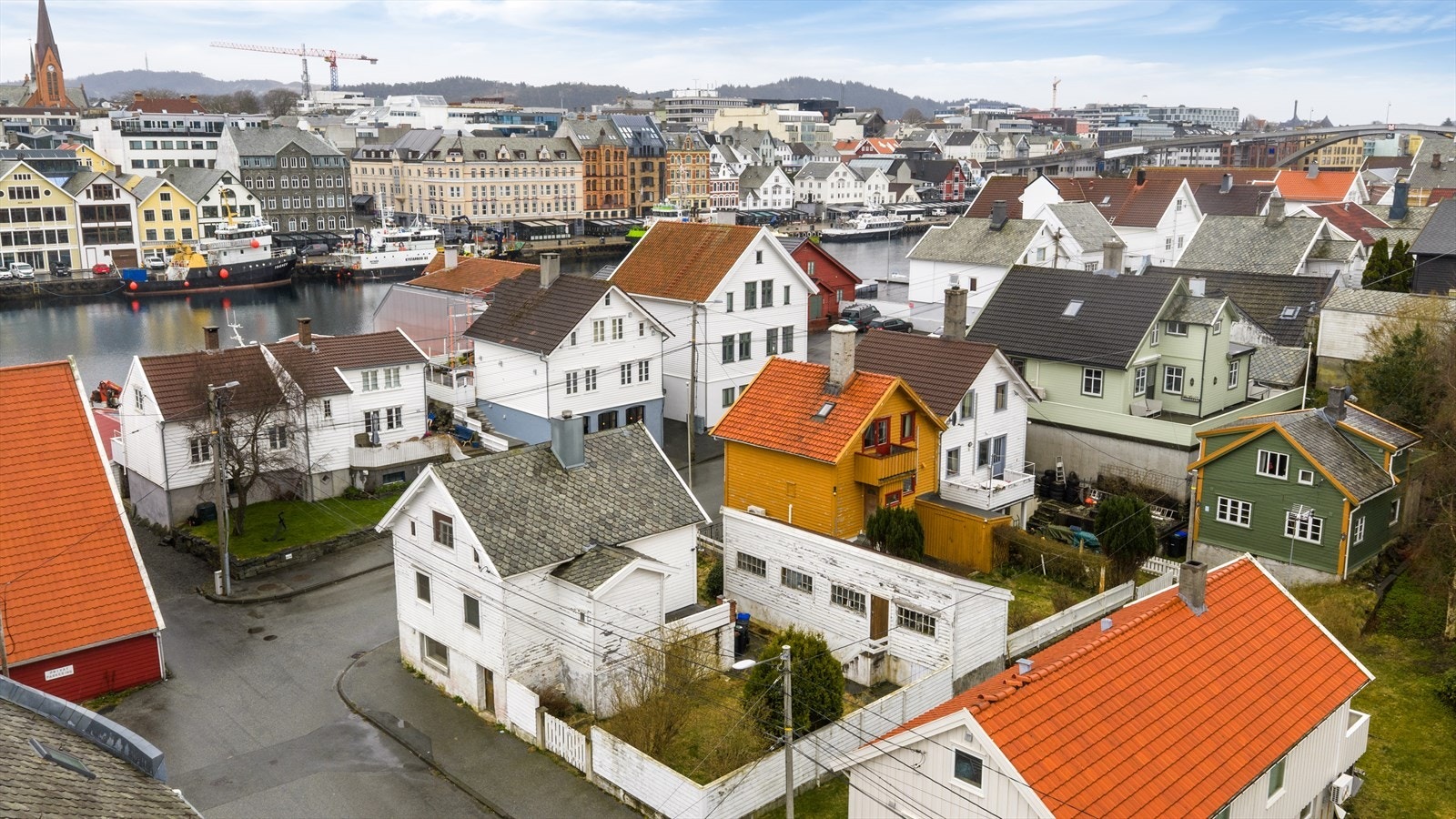 Fra eiendommen er det gangavstand til alle fasiliteter i sentrumskjernen. Galleribilde