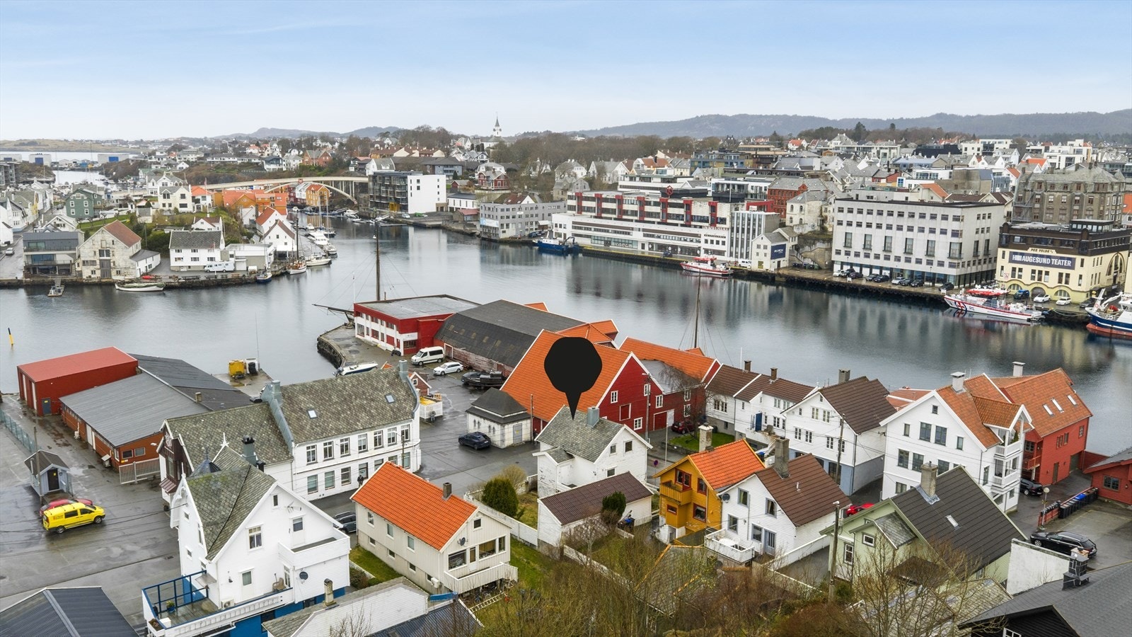 Her bor en tilbaketrukket i rolige omgivelser, samtidig som det er kort vei til alle fasiliteter i sentrumskjernen! Galleribilde