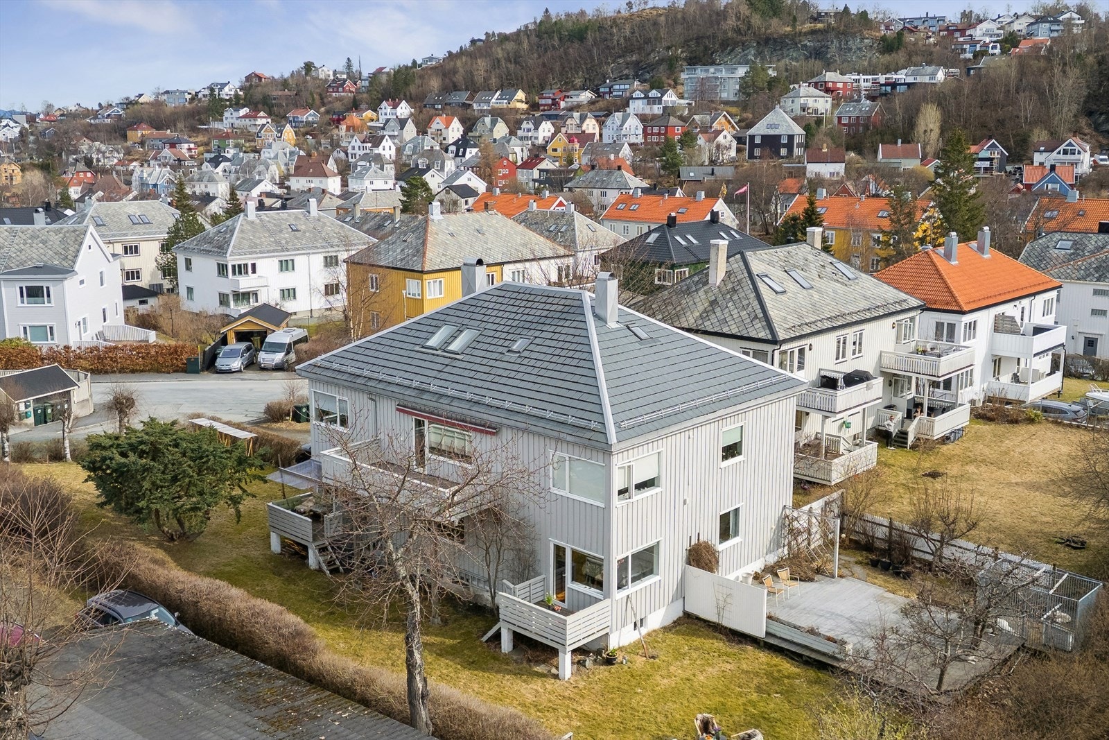 Boligen har egen privat parsell av utearealet. Galleribilde