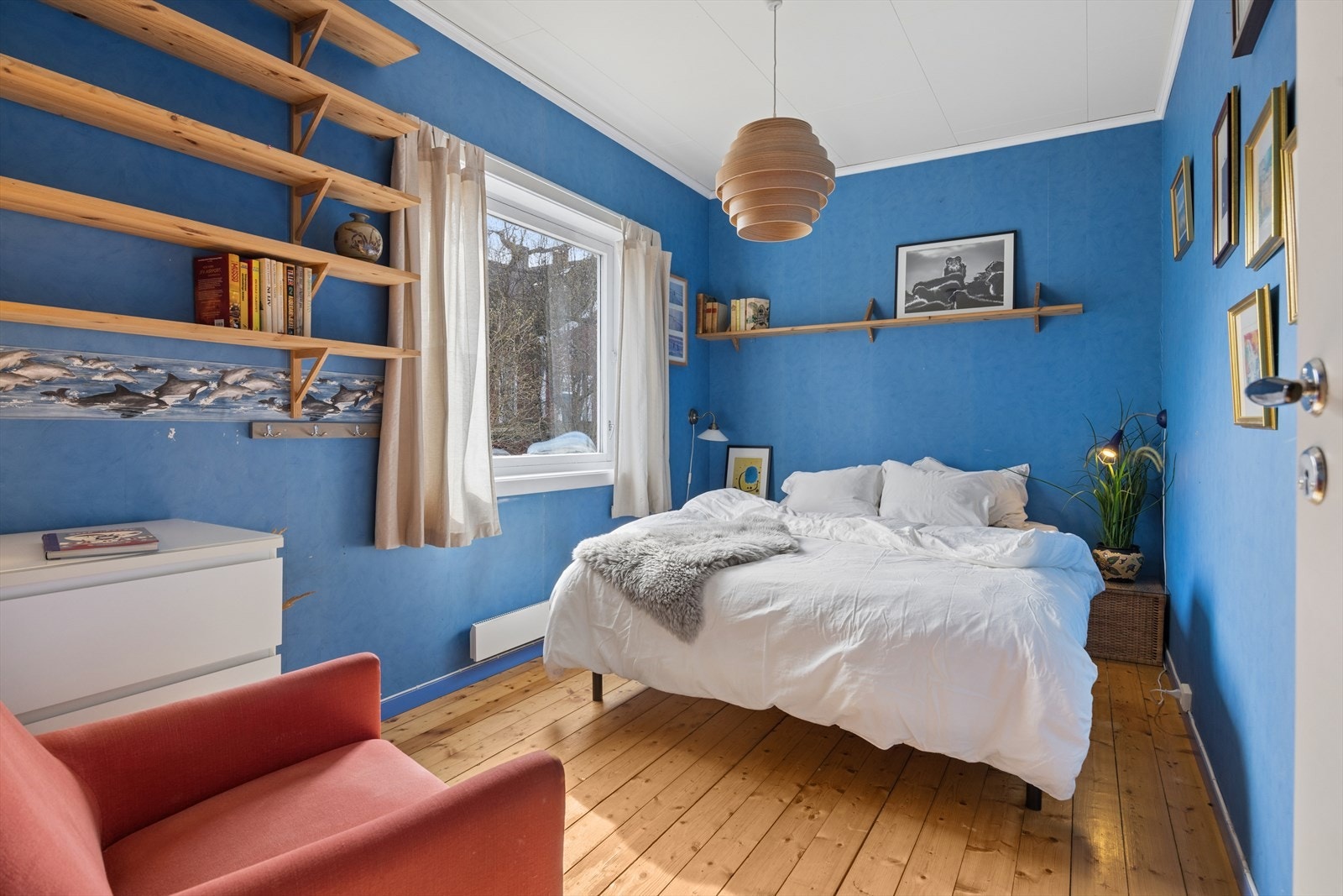 Soverom som vedner mot et stille og rolig område. Galleribilde