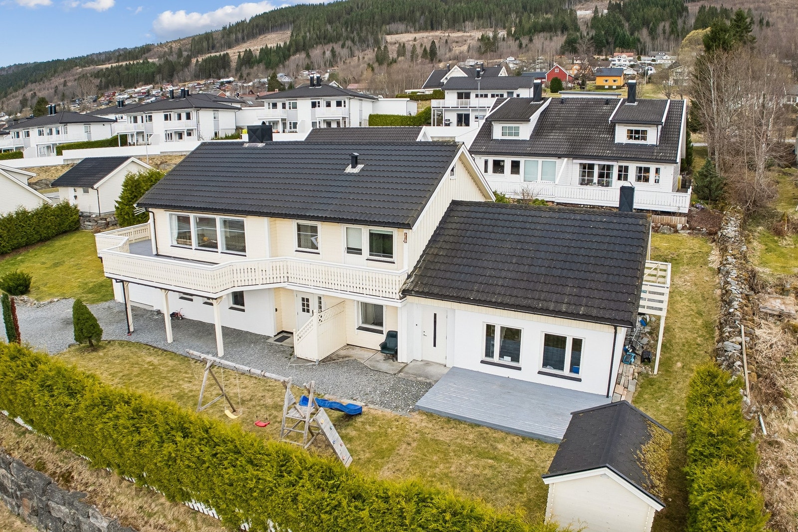EiendomsMegler1 v/Martin Grodås Alnes har gleden av å presentere Vikebygdvegen 71! Foto av Svein Olav Humberset v/EFKT. Galleribilde