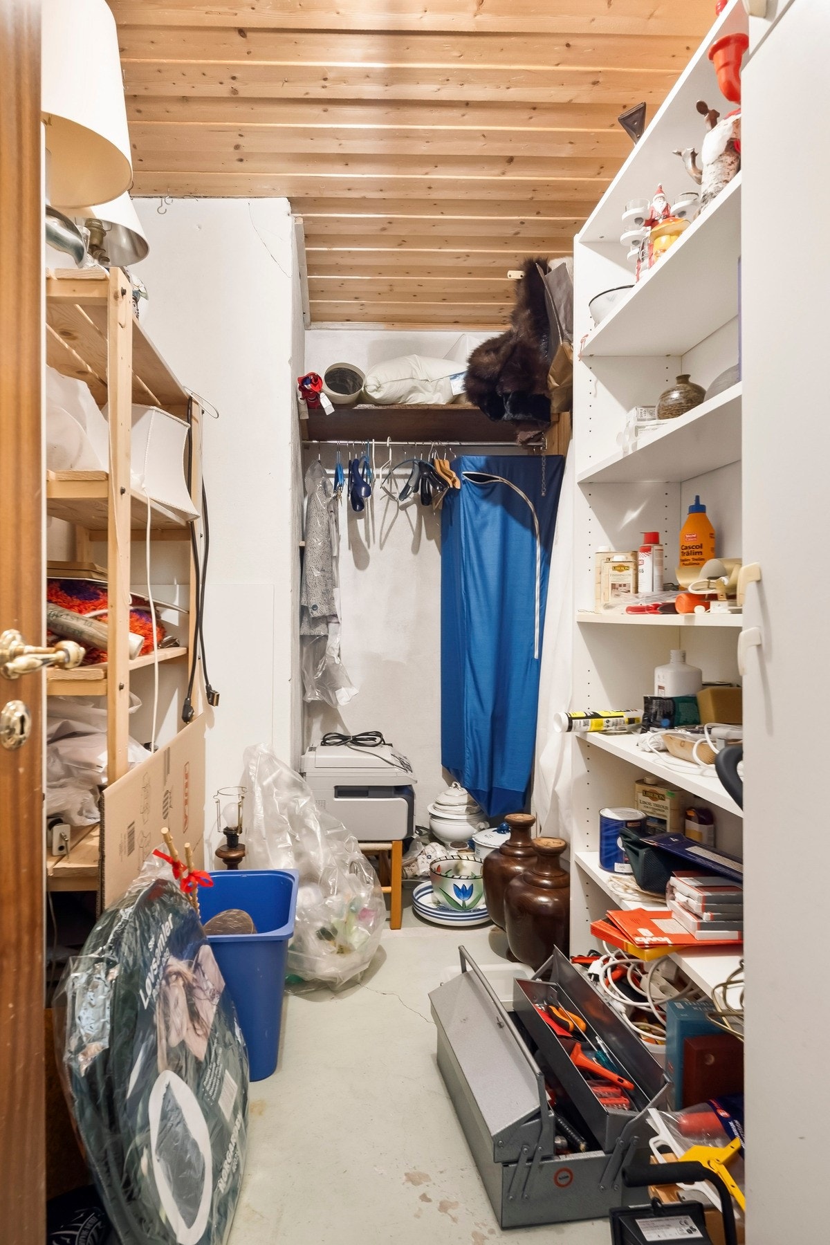 I underetasjen er det hele fire boder i tillegg til at det er to boder med utvendig adkomst også. Galleribilde