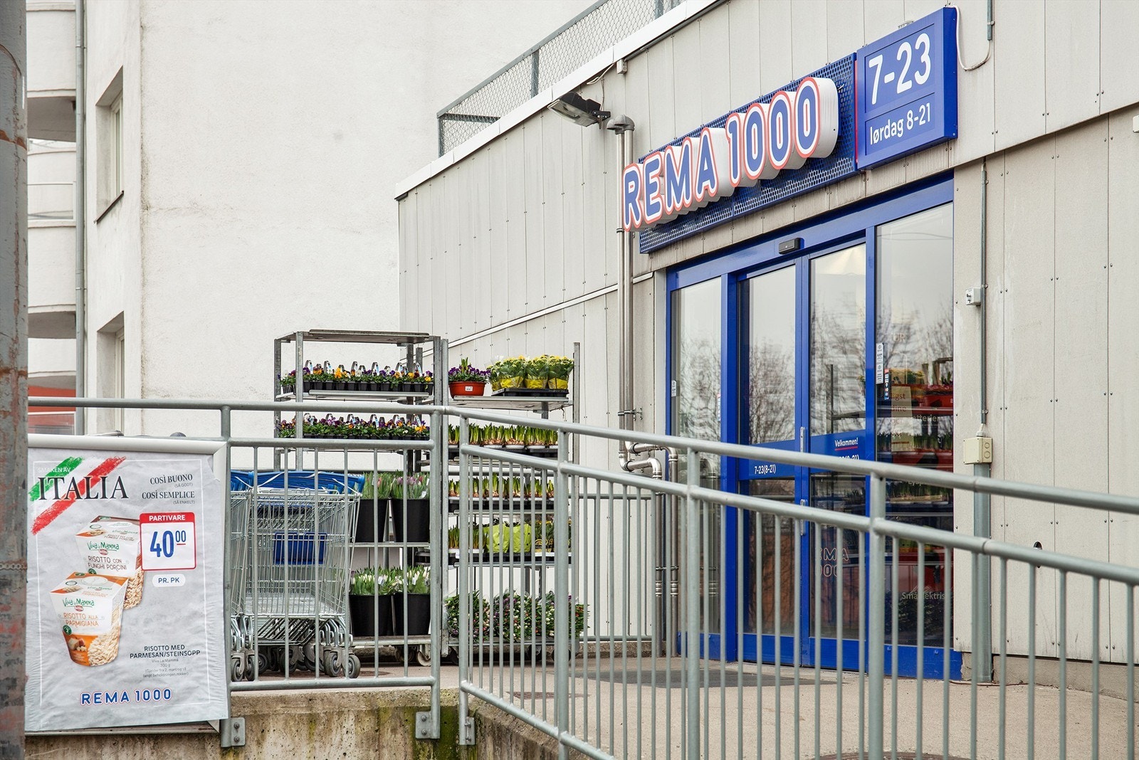 Rema 1000 like ved leiligheten. Galleribilde
