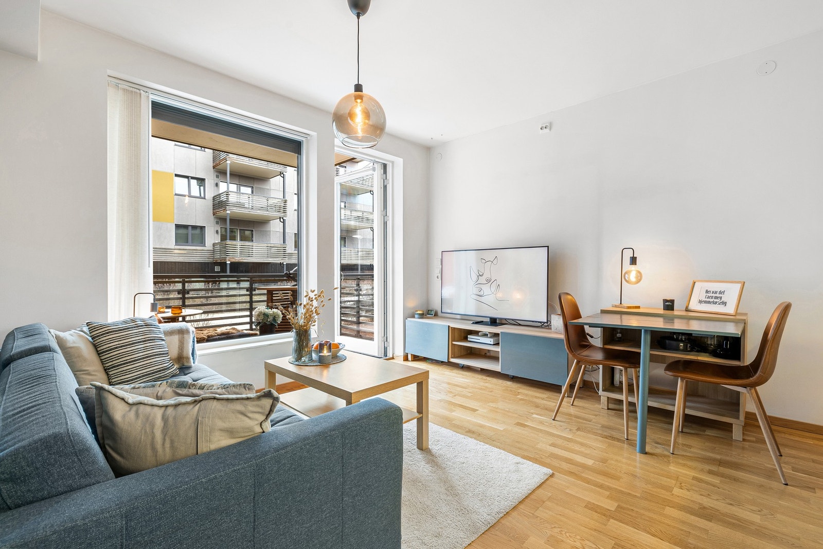 En lys og moderne 2-roms selveierleilighet med tilstandsgrad 0 og 1 på alle punkter Galleribilde