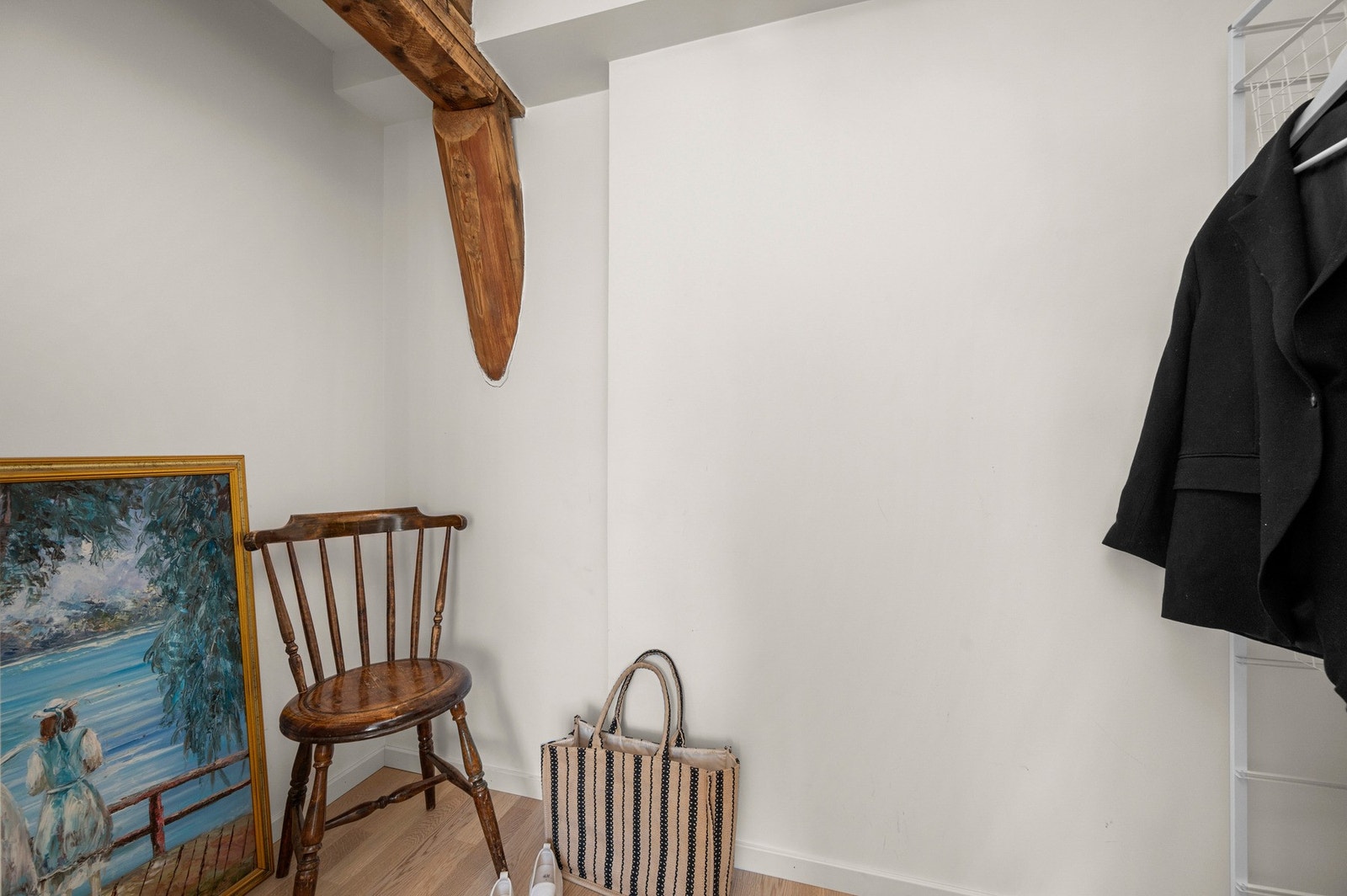 Leiligheten har godt med lagringsplass i både innvendig bod og en utvendig bod rett utenfor inngangsdøren. Galleribilde
