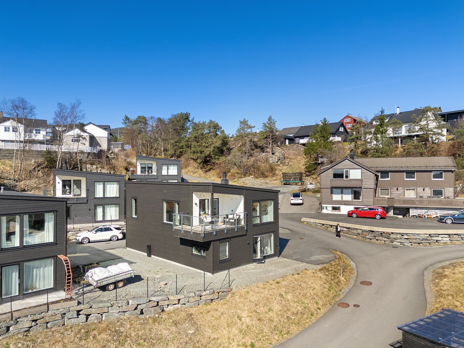 - Merk etablert altandør - her har man mulighet for å etablere terrasse/hage! Her kan både små, store og firbeinte trives! - Galleribilde