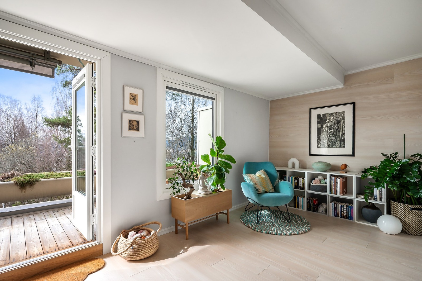 Stuen med adkomst til terrassen. Galleribilde