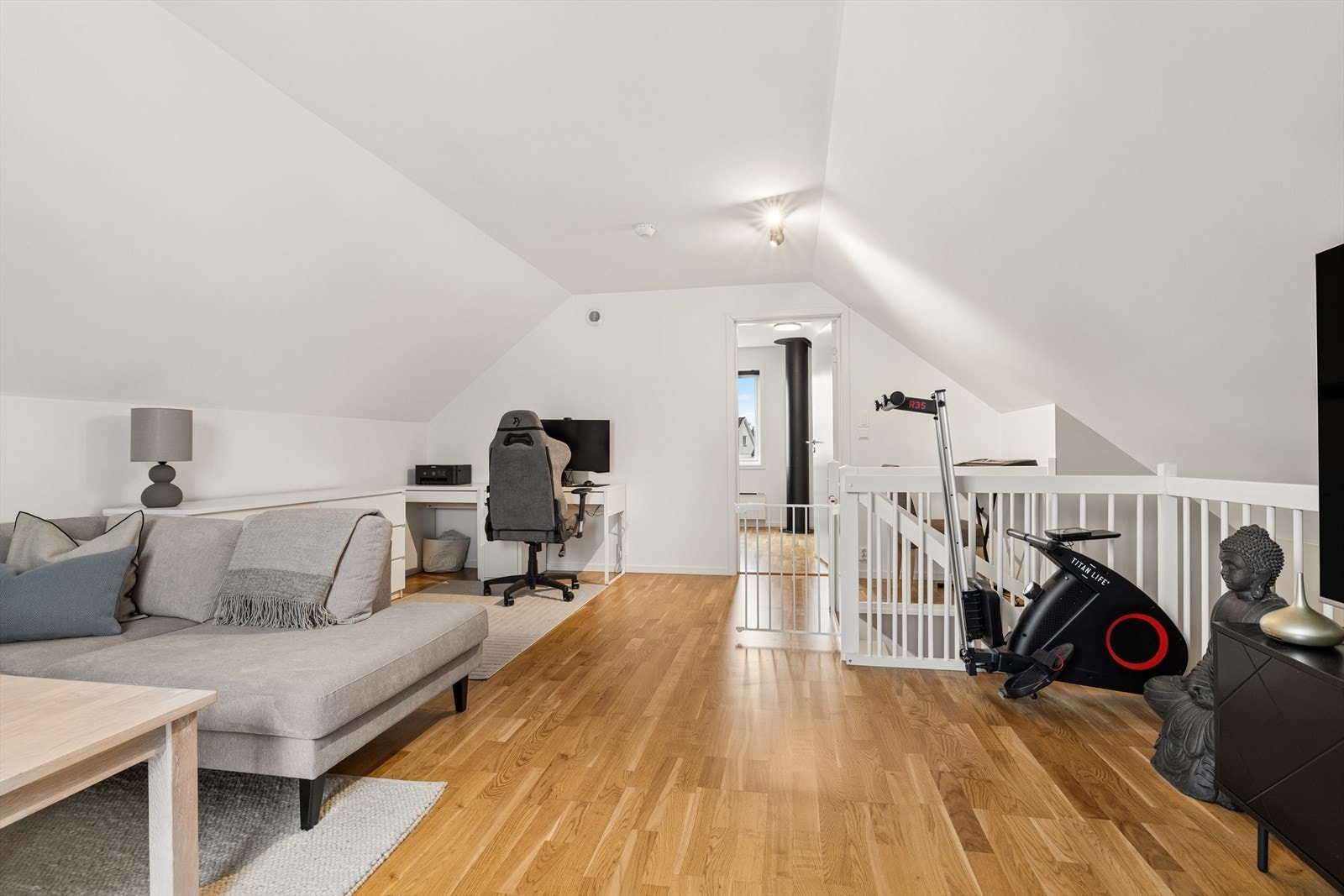Stor praktisk loftstue i 3. etg. Galleribilde