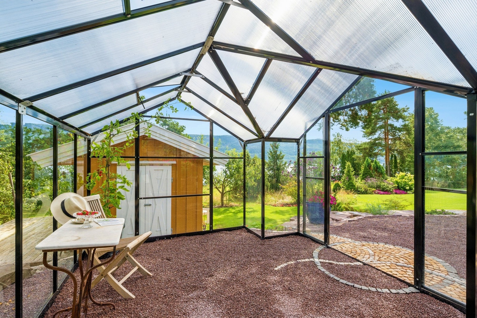 Drivhuset er av god størrelse. Galleribilde