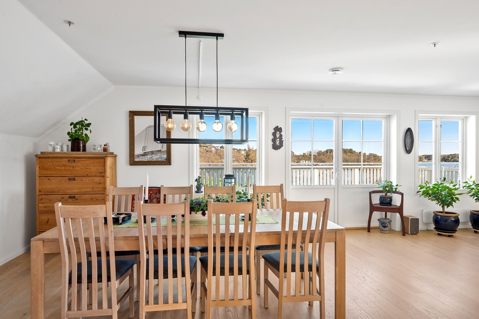 Rikelig med plass til å dekke et langbord Galleribilde