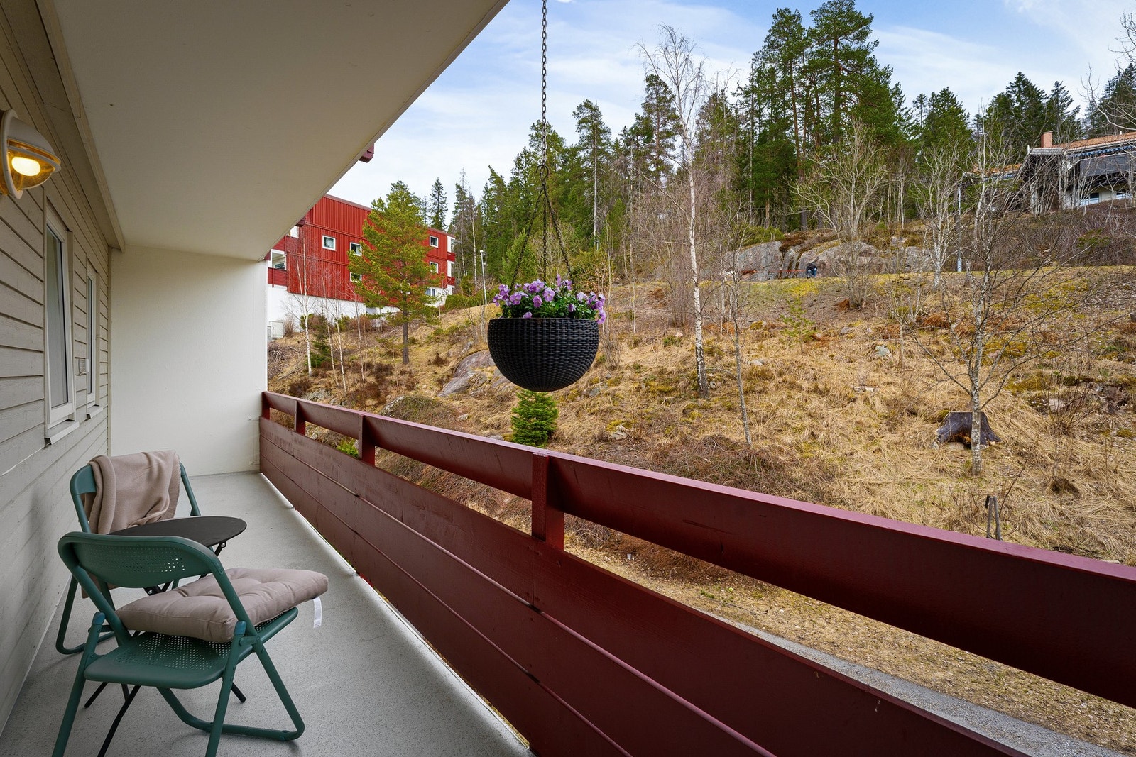 Skjermet balkong med rolig utsyn og gode solforhold. Galleribilde