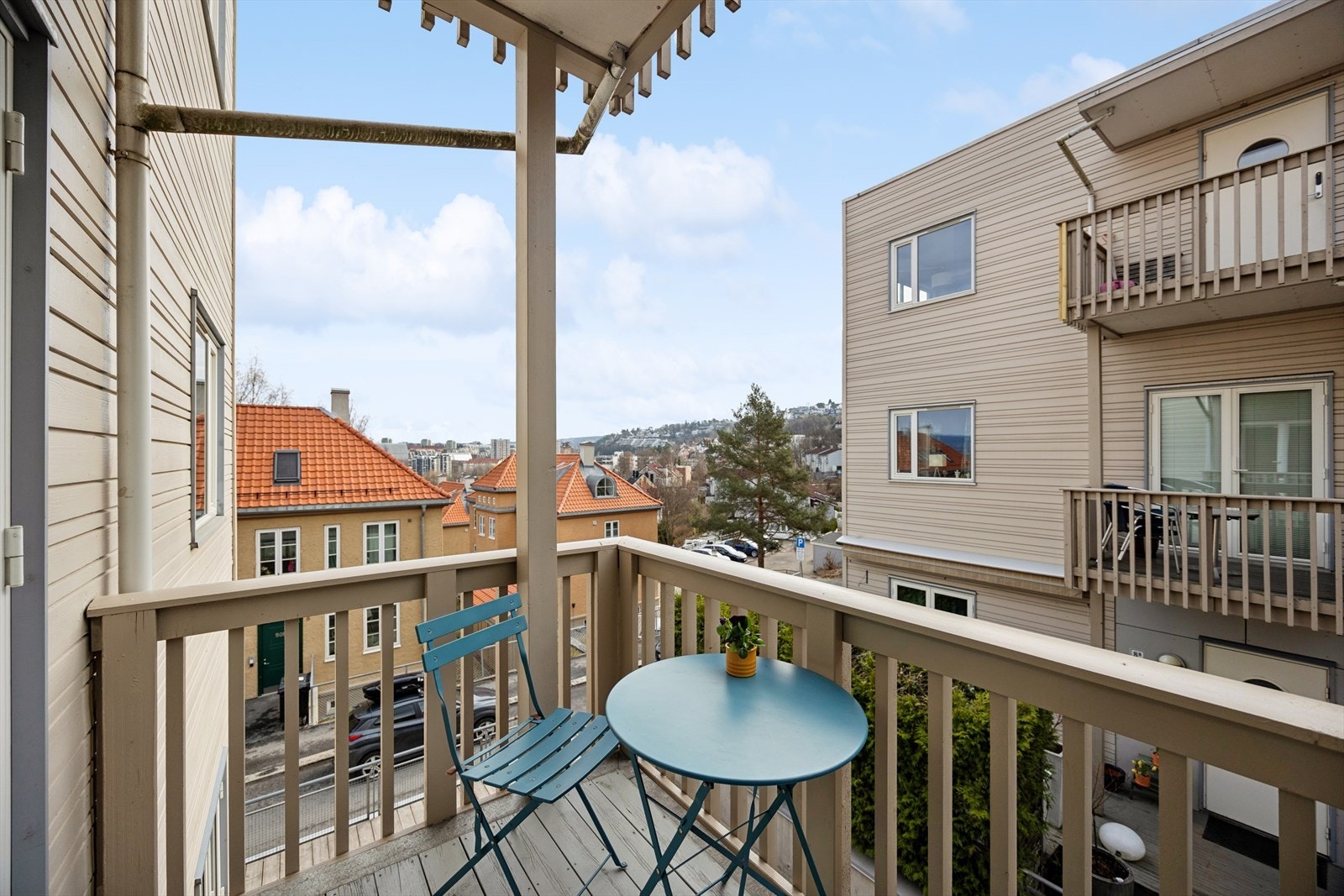 Den østvendte balkongen har god plass til et hyggelig cafésett og er en fin plass for morgenkaffen. Galleribilde