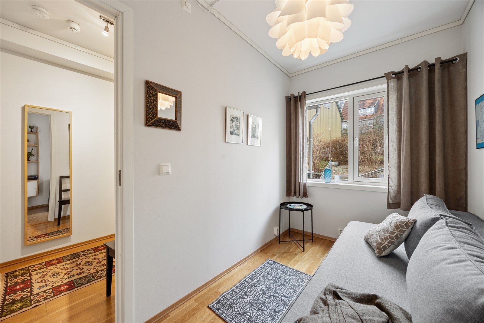 Soverommene har fine innredningsmuligheter med plass til seng, nattbord og annet ønskelig møblement. Galleribilde